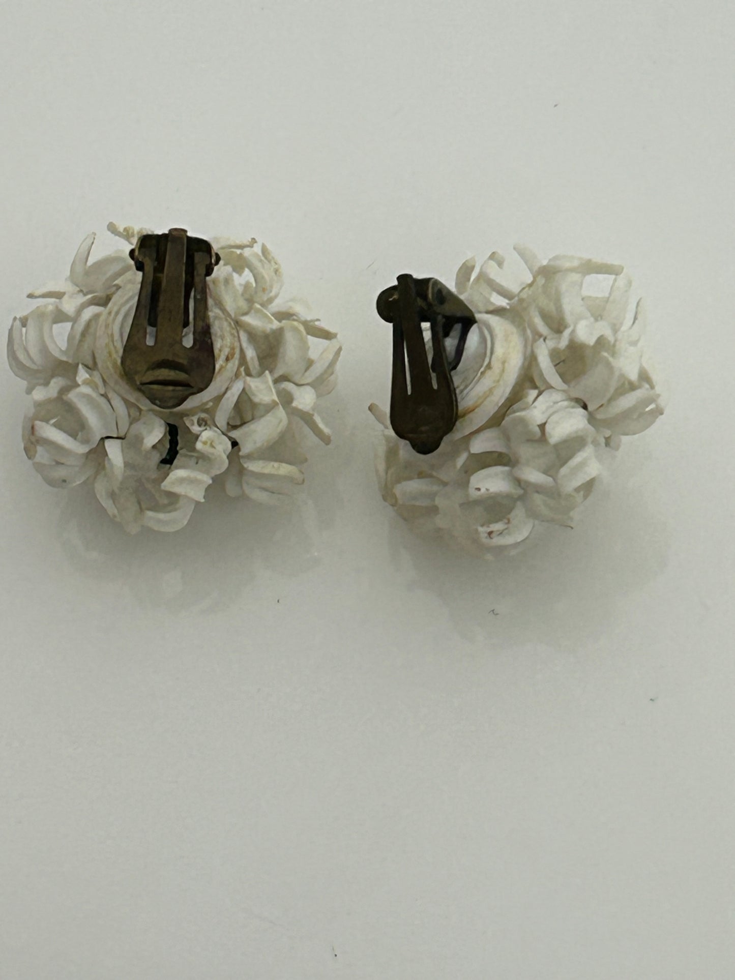 Vintage 1960s White Plastic Flower Edelweiss Clip On Earrings