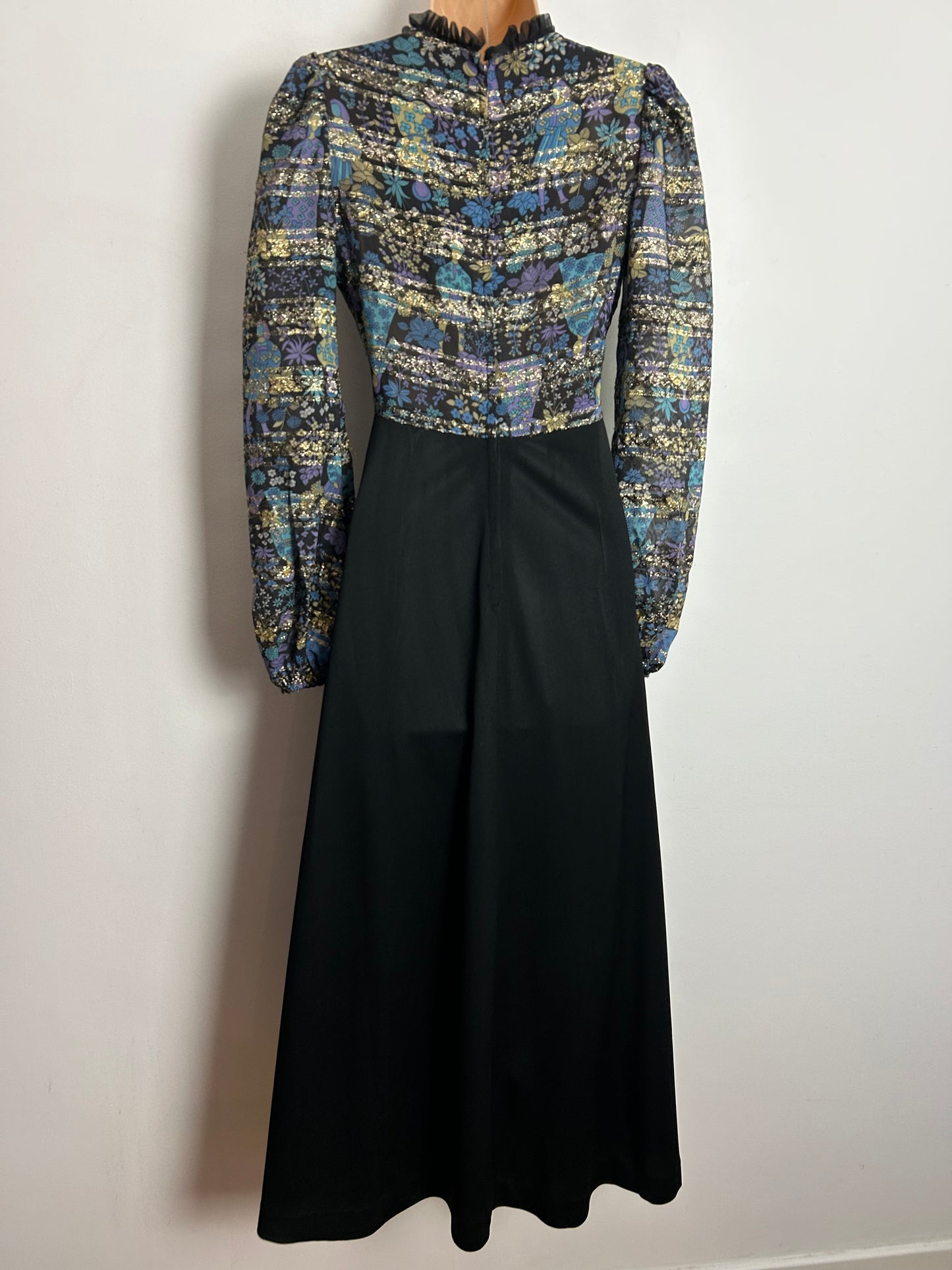 Vintage 1970s DL BARRON UK Size 8 Black Blue Purple & Gold Lurex Courtier Novelty Print Evening Maxi Dress