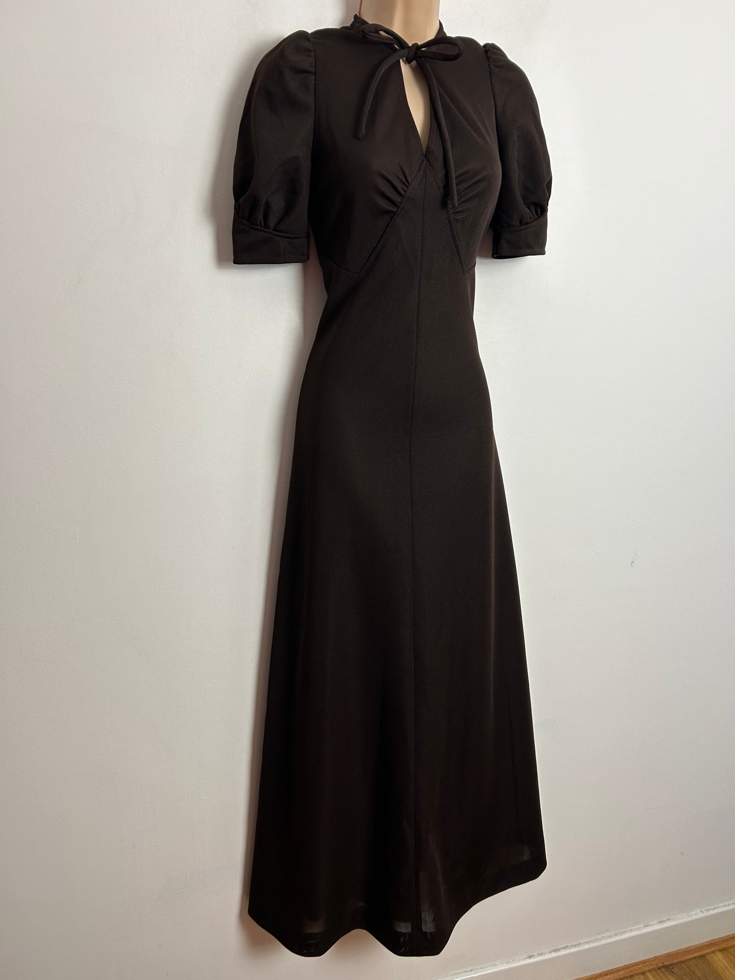 Vintage 1970s UK Size 6-8 Chocolate Brown Short Sleeve Tie Neck Boho Maxi Dress