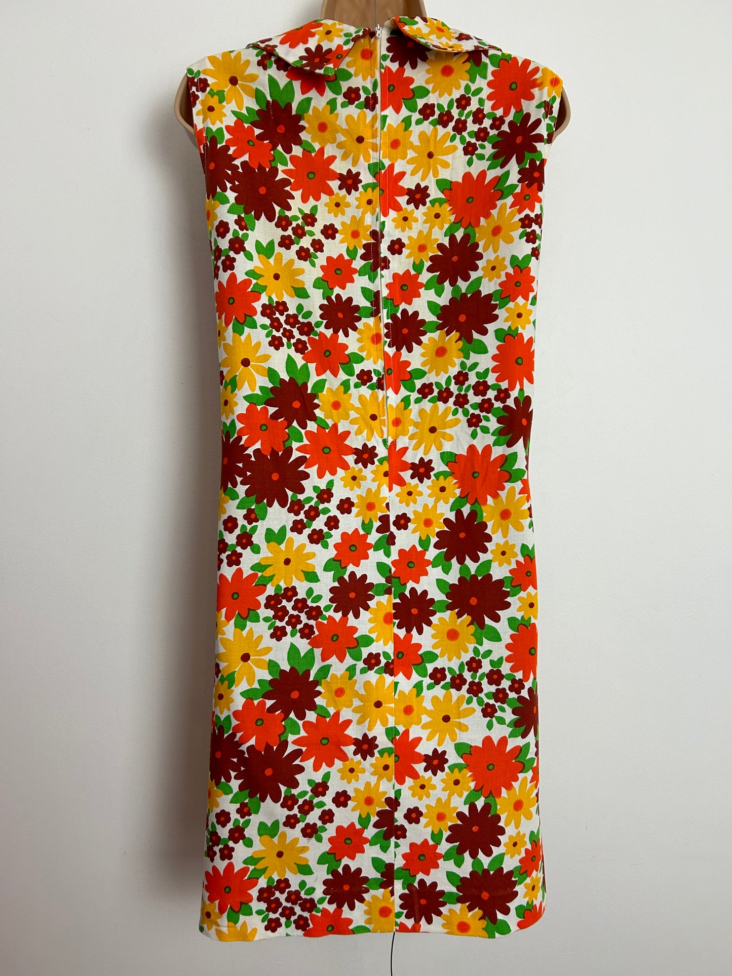 Vintage 1970s SOFAC CANNES UK Size 12 White Orange & Dark Yellow Floral Print Dagger Collar Mod Shift Dress