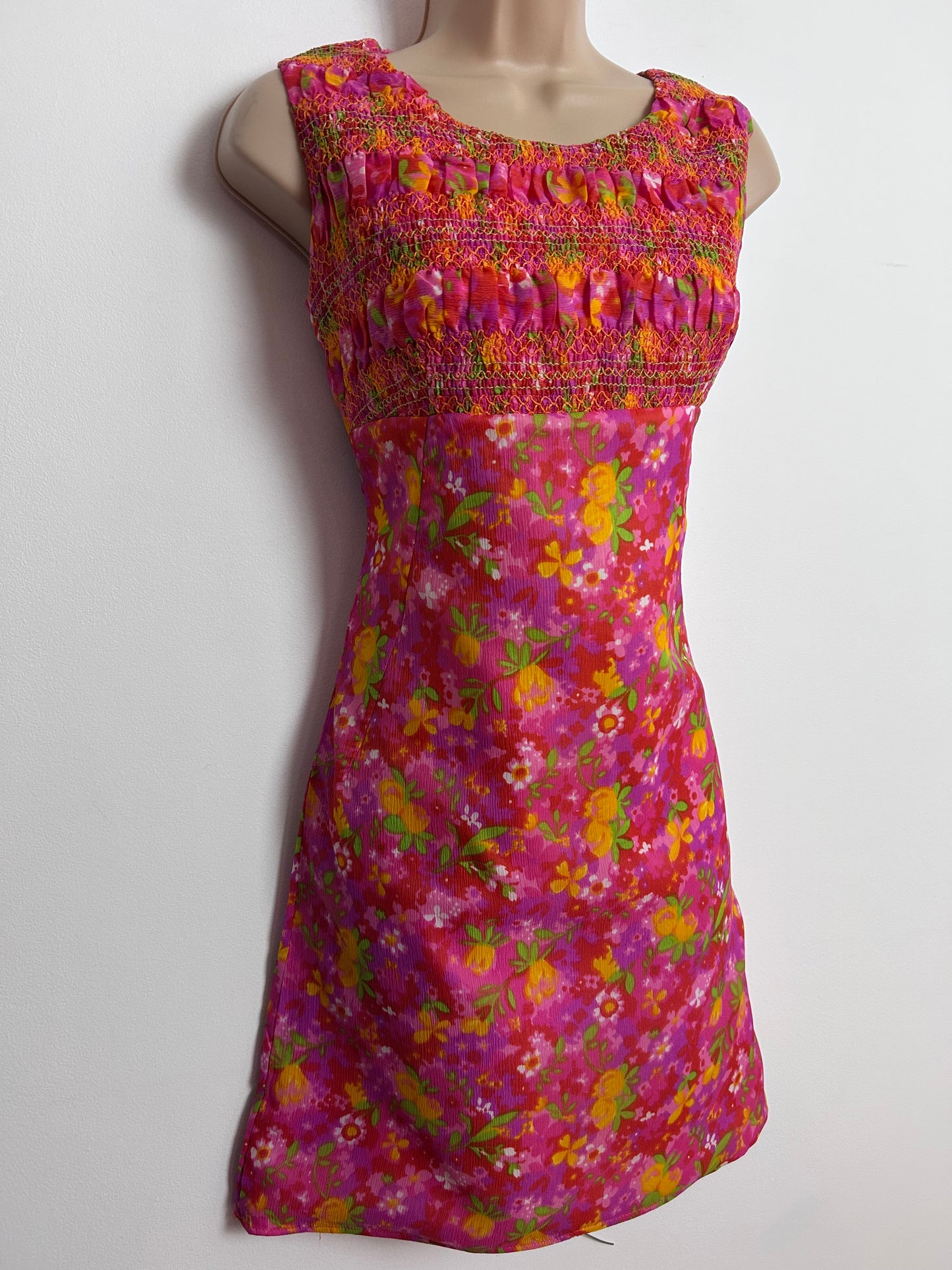 Vintage 1960s MA ROBE UK Size 8 Pink Orangey Yellow & Green Floral Print Shirred Bodice Mini Mod Dress