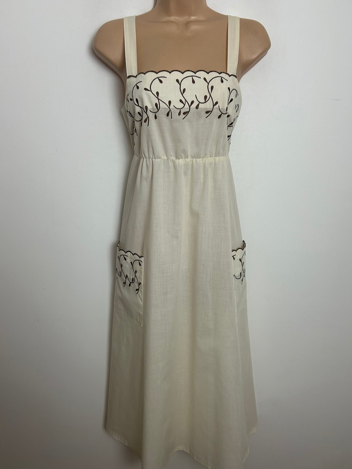 Vintage 1970s Size 8 Cream & Brown Embroidered Pocket Detail Cotton Summer Day Dress