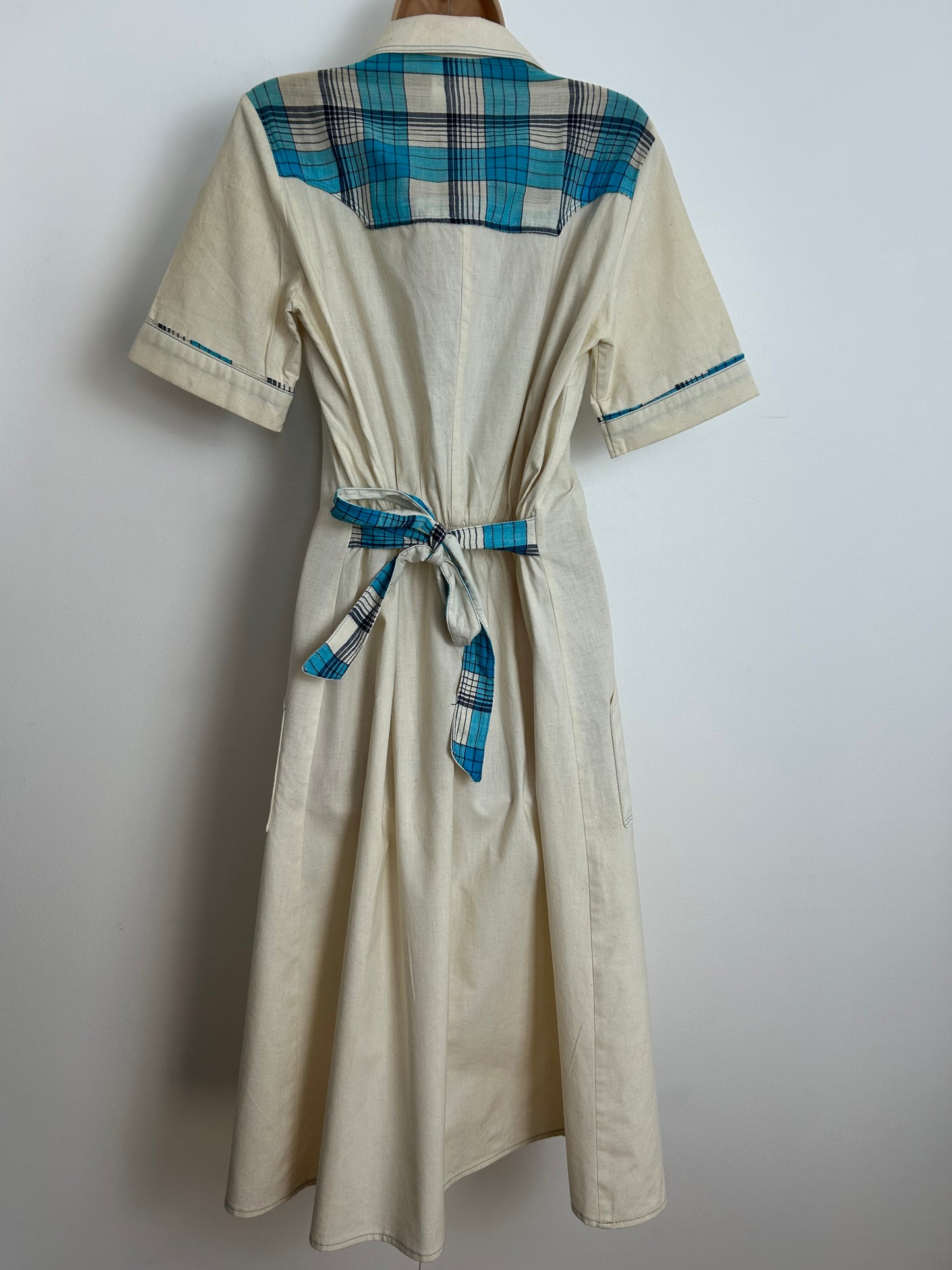 Vintage 1970s CANDA INTERNATIONAL Size 12-14 Beige & Blue Check Contrast Cotton Shirt Dress