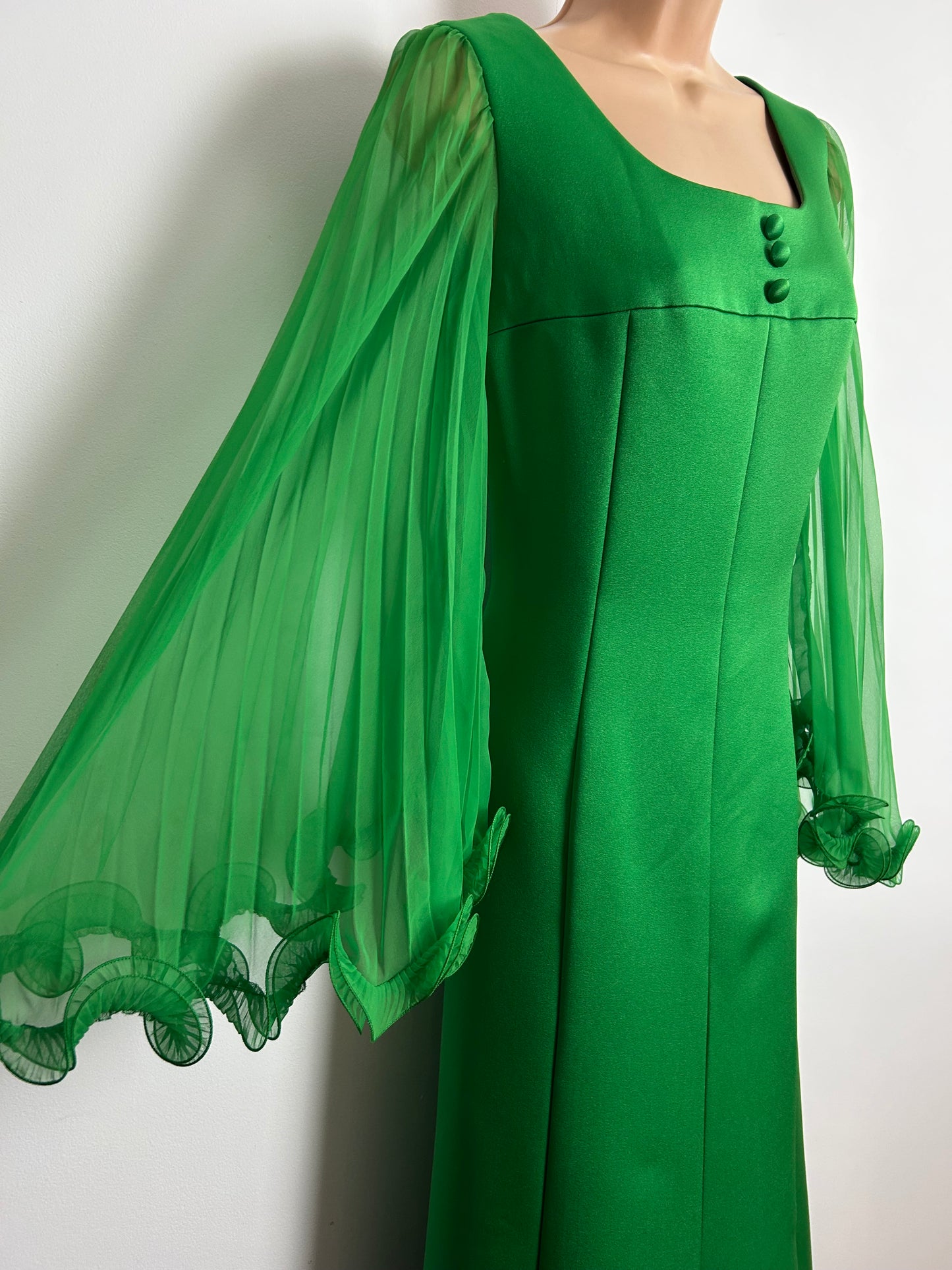 Vintage 1960s RADTKE & RADTKE Size 10 Green Long Flared Pleated Chiffon Sleeve Occasion Evening Maxi Dress