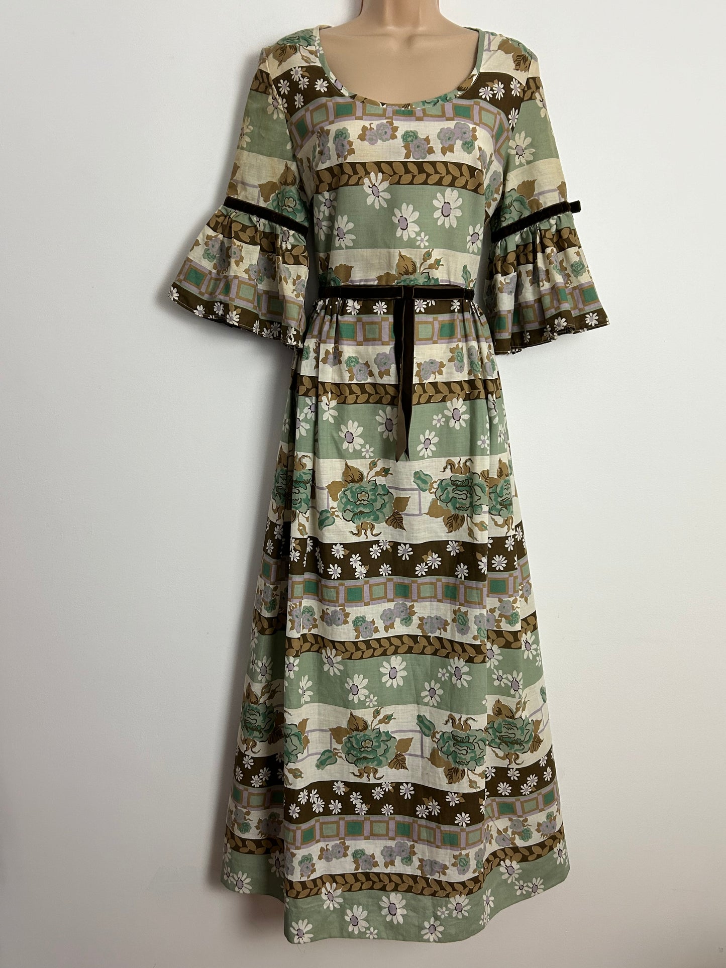 Vintage 1970s KELSTREE UK Size 12 Cream Brown Green & Lilac Floral Print Flared Sleeve Boho Prairie Maxi Dress