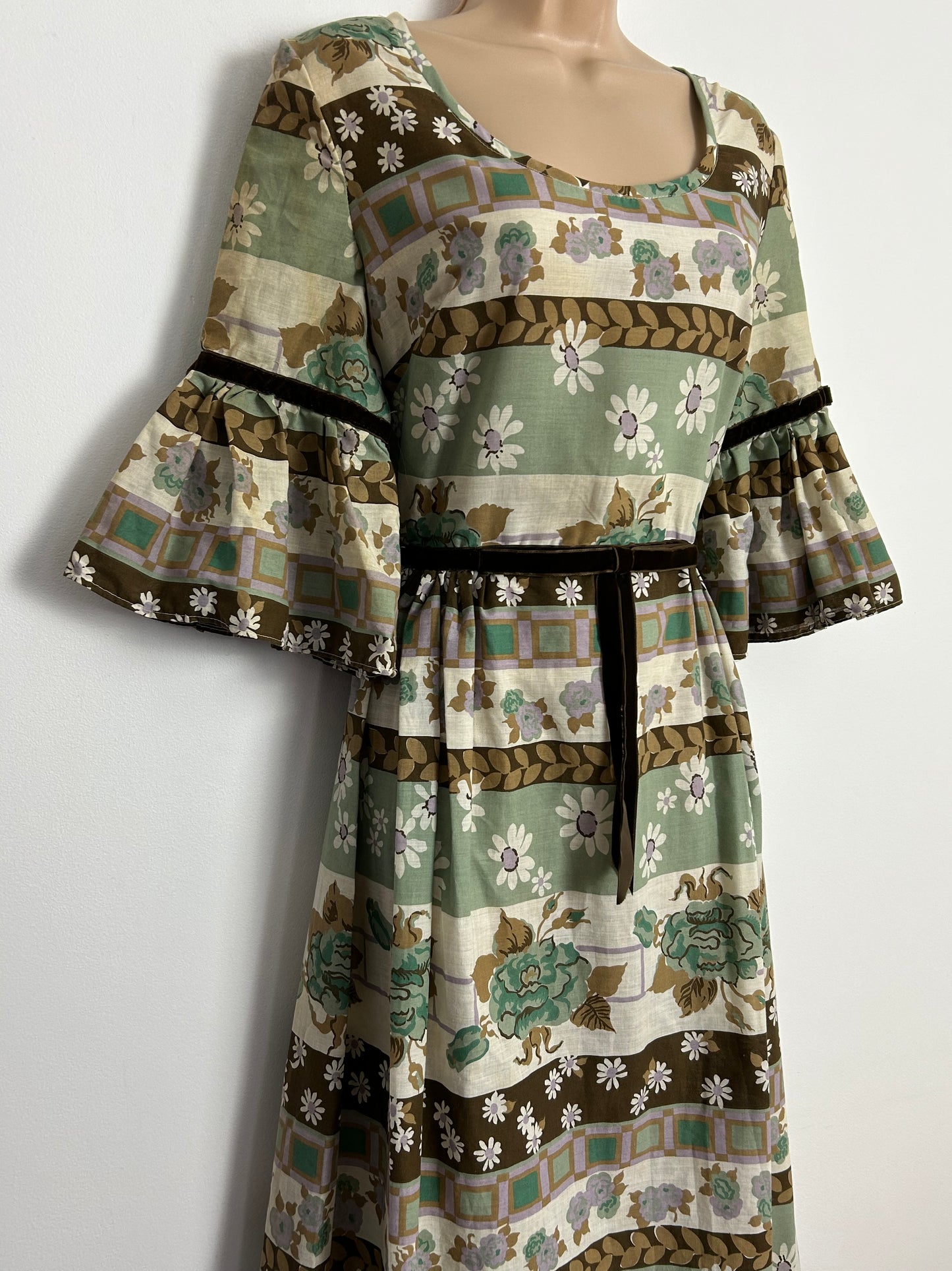 Vintage 1970s KELSTREE UK Size 12 Cream Brown Green & Lilac Floral Print Flared Sleeve Boho Prairie Maxi Dress