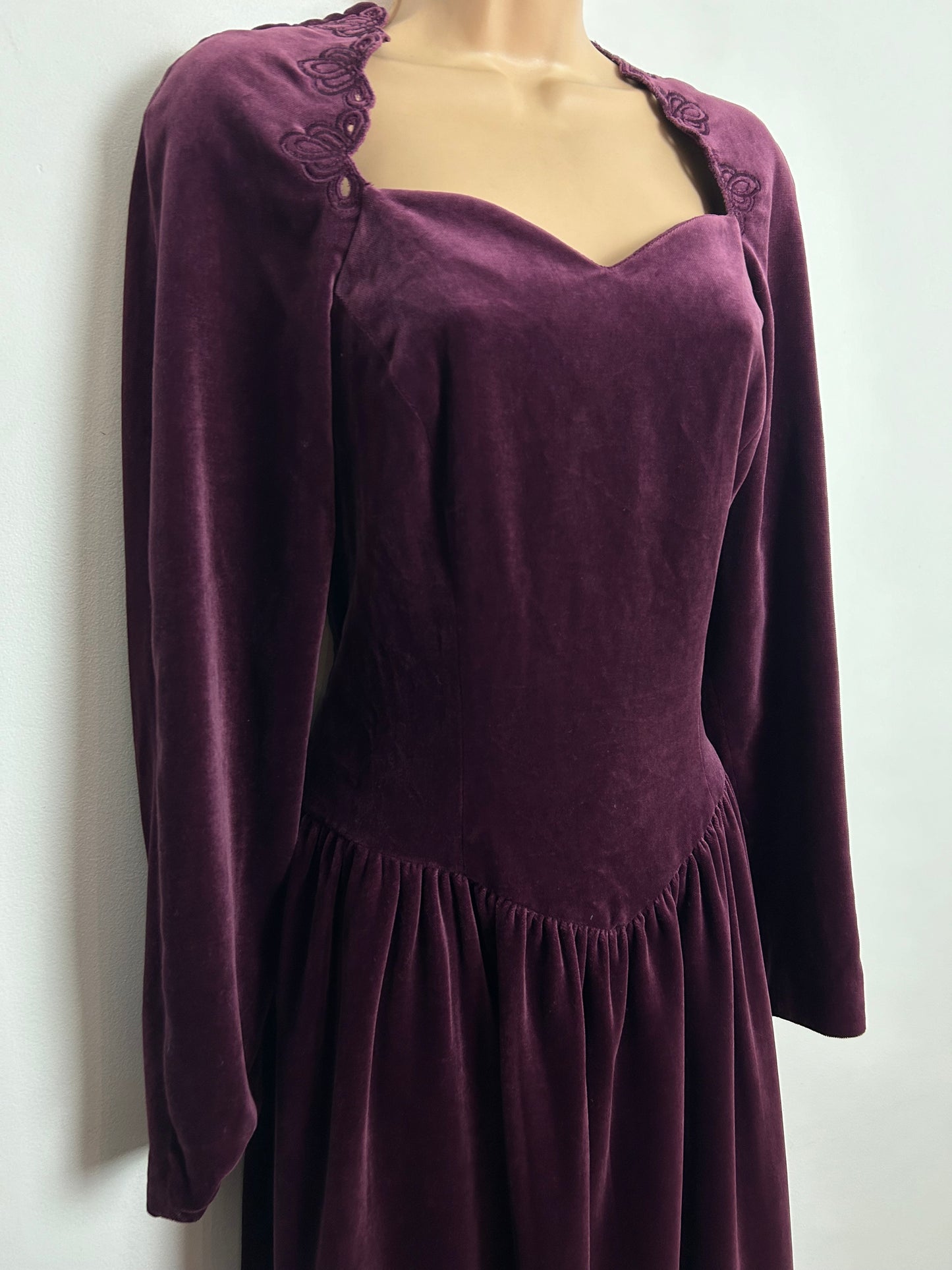 Vintage 1980s LAURA ASHLEY Made In British Crown Colony Of Hong Kong UK Size 10 Plum Purple Velvet Scallop Neck Midi Dress