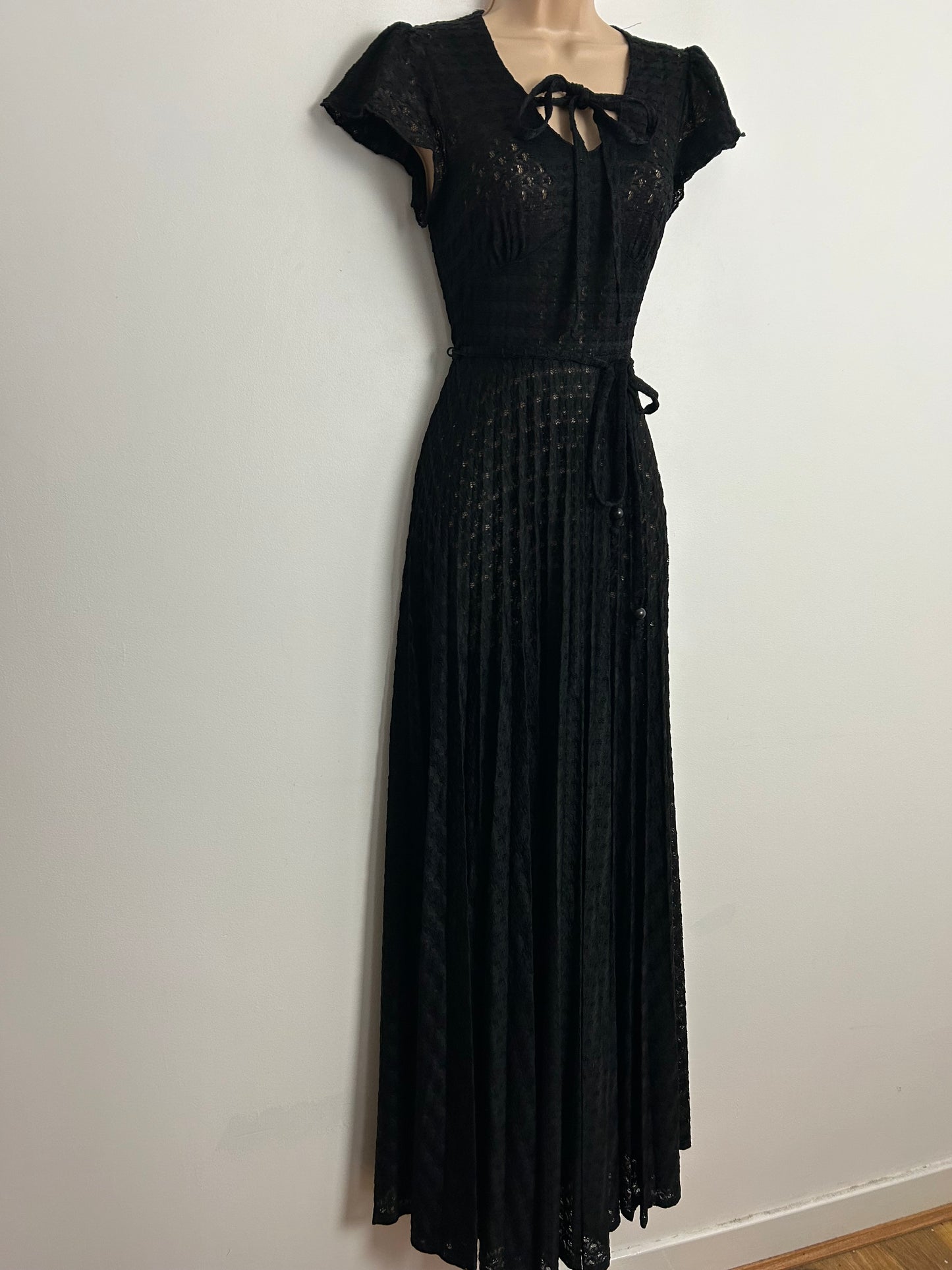 Vintage 1970s C&A UK Size 6 Black Semi Sheer Short Sleeve Belted Pleated Boho Maxi Dress