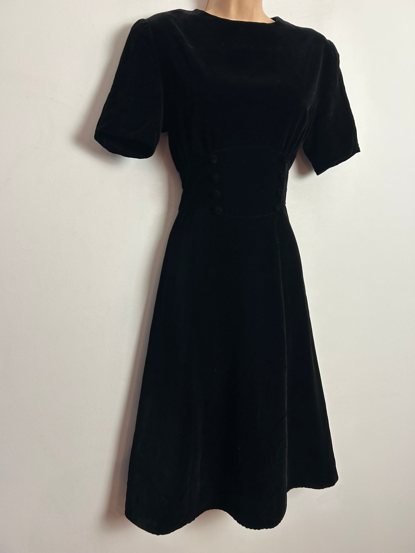 Vintage 1950s UK Size 8 Black Velvet Short Sleeve Xmas Party Mod Dress