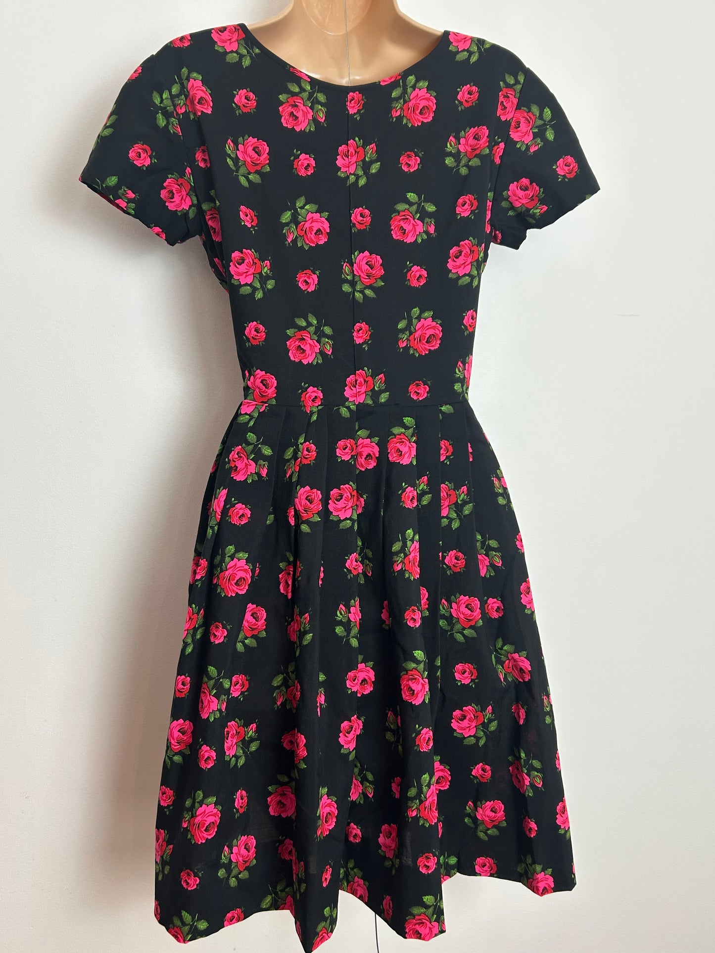 Vintage 1950s FANNY WITTKE TYROLEAN Size 8 Black & Pink Rose Floral Print Cotton Pleated Dirndl Traditional Folk Dress