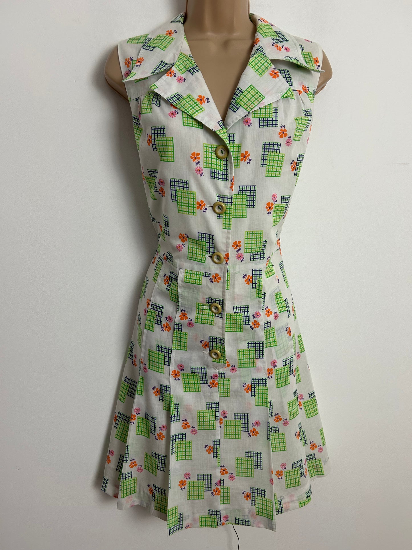 Vintage 1970s UK Size 12 White Green Orange & Pink Check & Floral Print Sleeveless Pleated Cotton Mix Summer Mod Dress