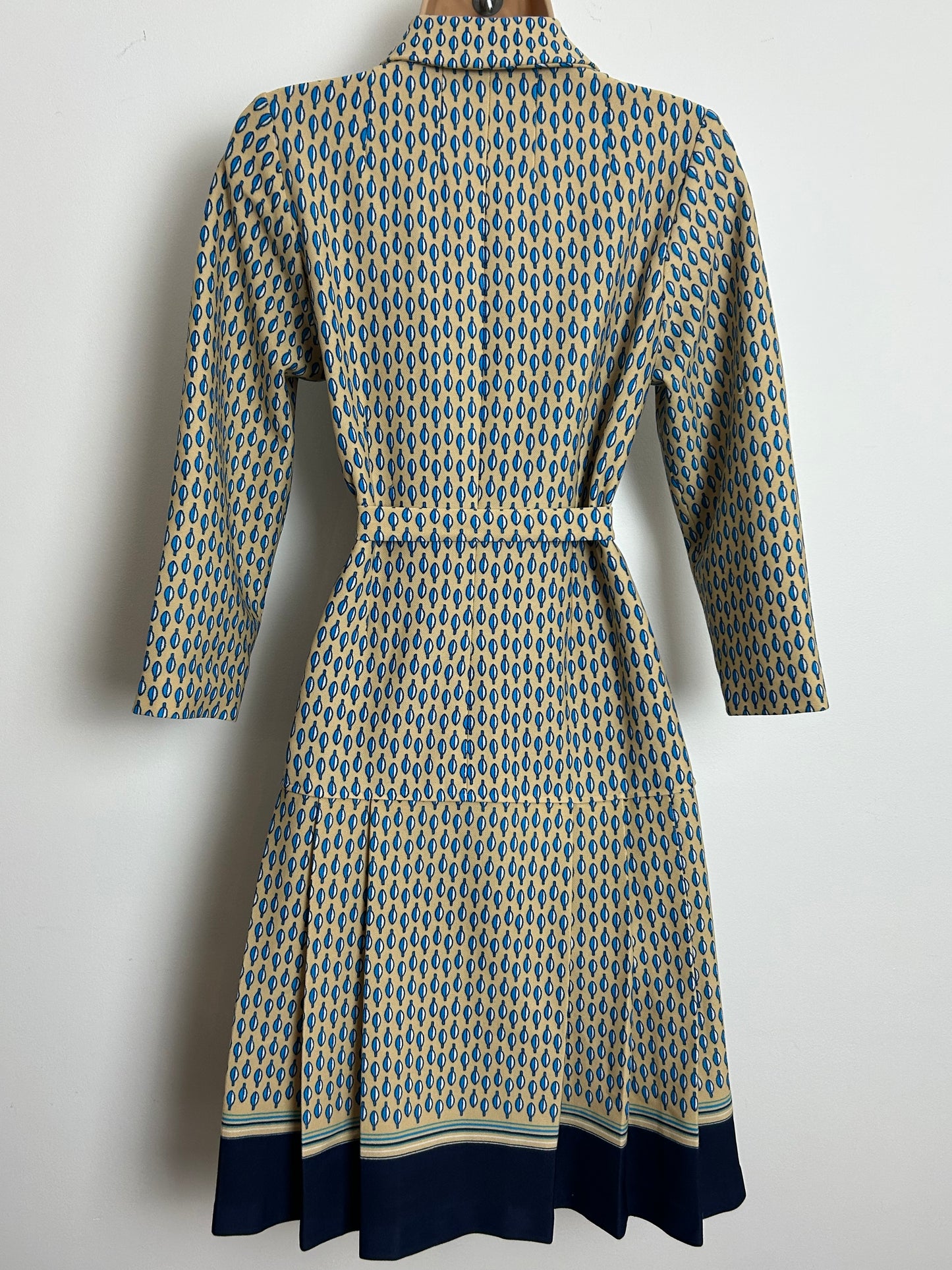 Vintage 1970s Size 10 Beige Blue & White Abstract Print Belted Pleated Mod Day Dress