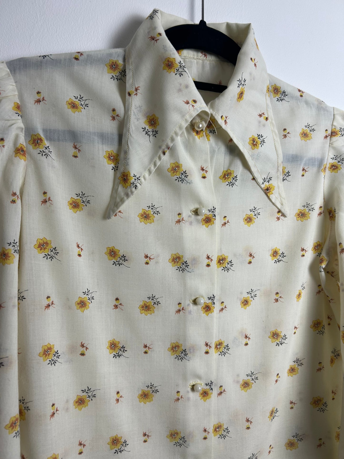Vintage 1970s Size 12 Cream & Dark Yellow Floral Print Dagger Collar Long Sleeve Cotton Mix Shirt