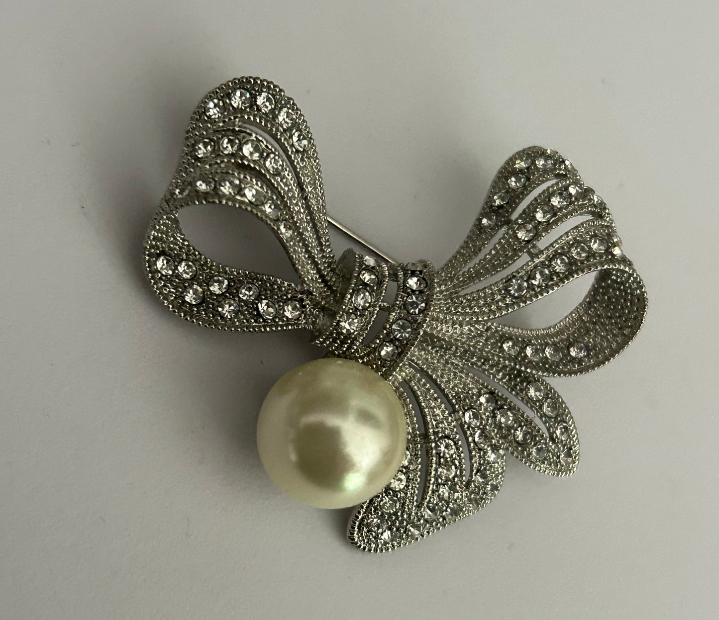 Vintage SUNG Singed Silver Tone Marcasite & Diamante & Faux Pearl Set Bow Brooch