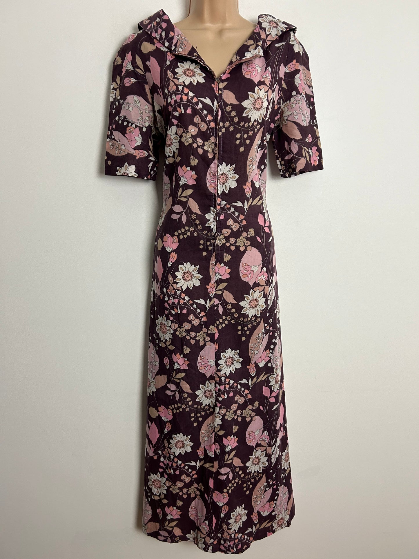Vintage 1970s UK Size 12 Plum Purple Pink & White Floral Print Zip Front Hooded Short Sleeve Maxi Dress