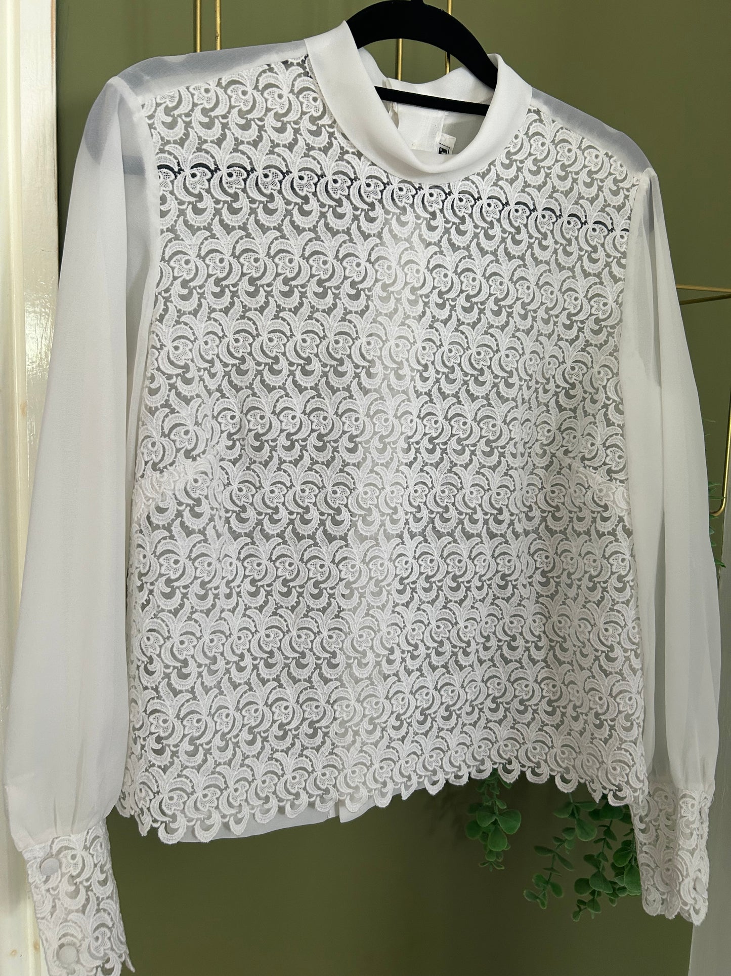 Vintage 1960s Size 14 White Lace Front Button Back Long Sleeve Blouse Top