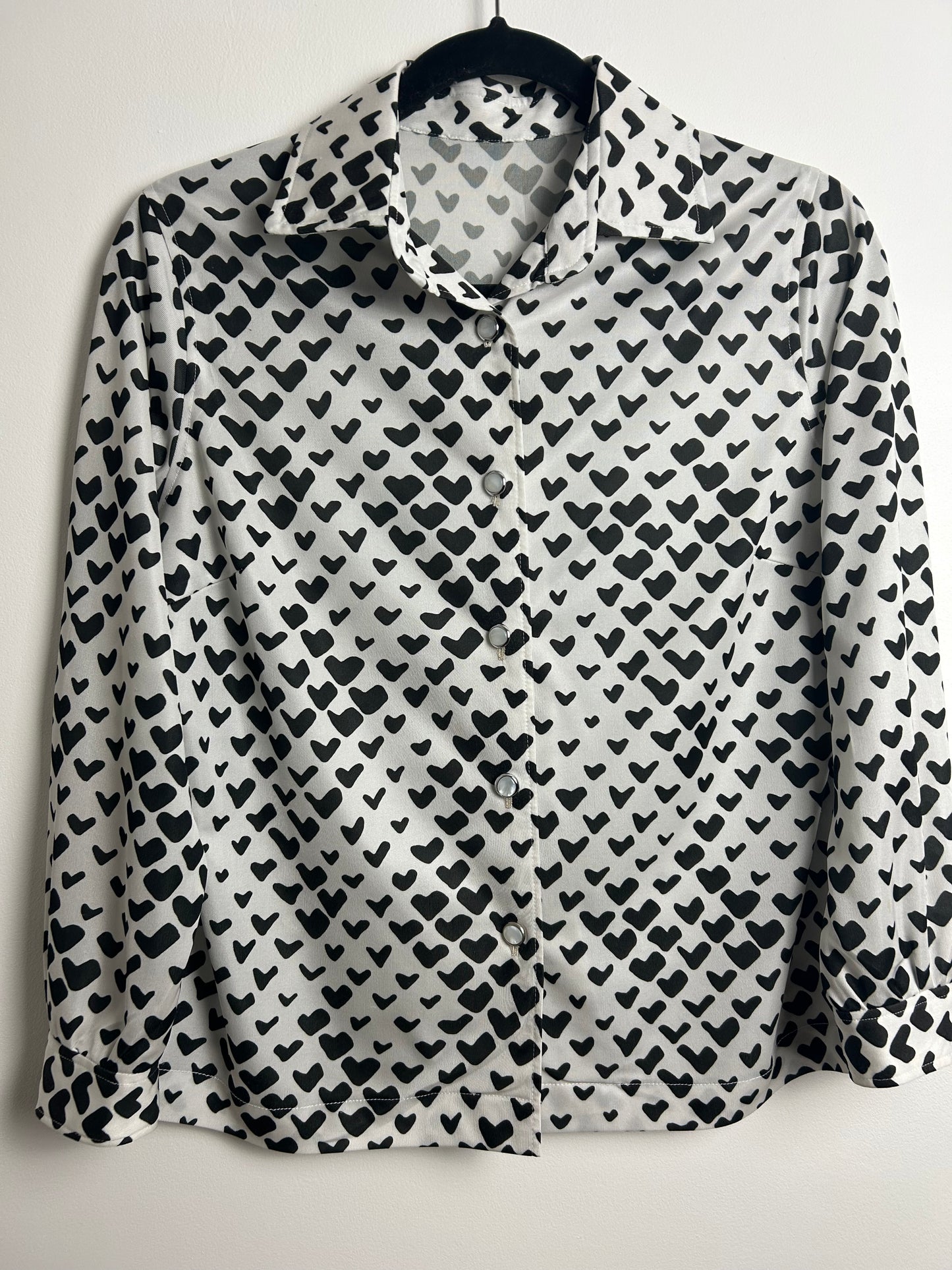 Vintage 1970s Size 12 White & Abstract Heart Print Long Sleeve Shirt