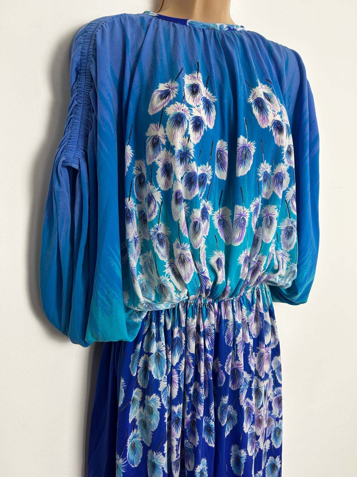 Vintage Late 1970s ROSE MARIE REID UK Size 10-12 Blue & Purple Tones Feather Print Wide Sleeve Maxi Dress