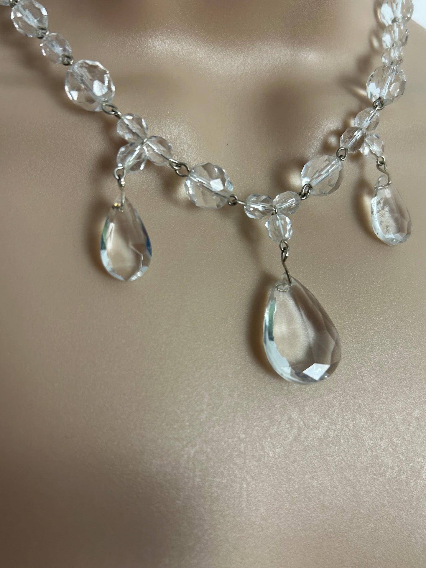 Vintage Pretty Clear Glass Droplet Bead Necklace