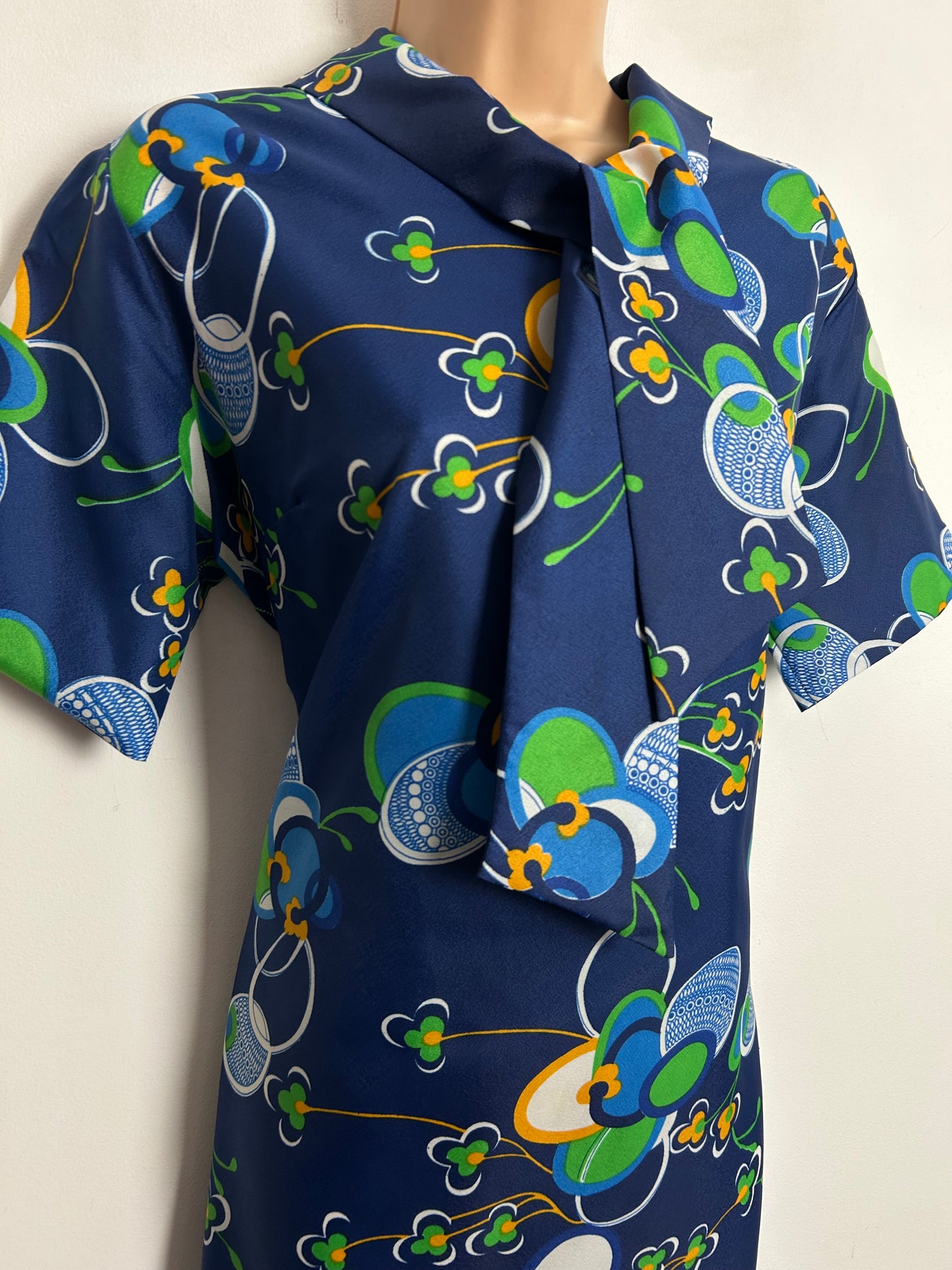Vintage 1960s CO-OP UK Size 16 Navy Blue White Orange & Green Floral Scarf Neck Mod Shift Dress