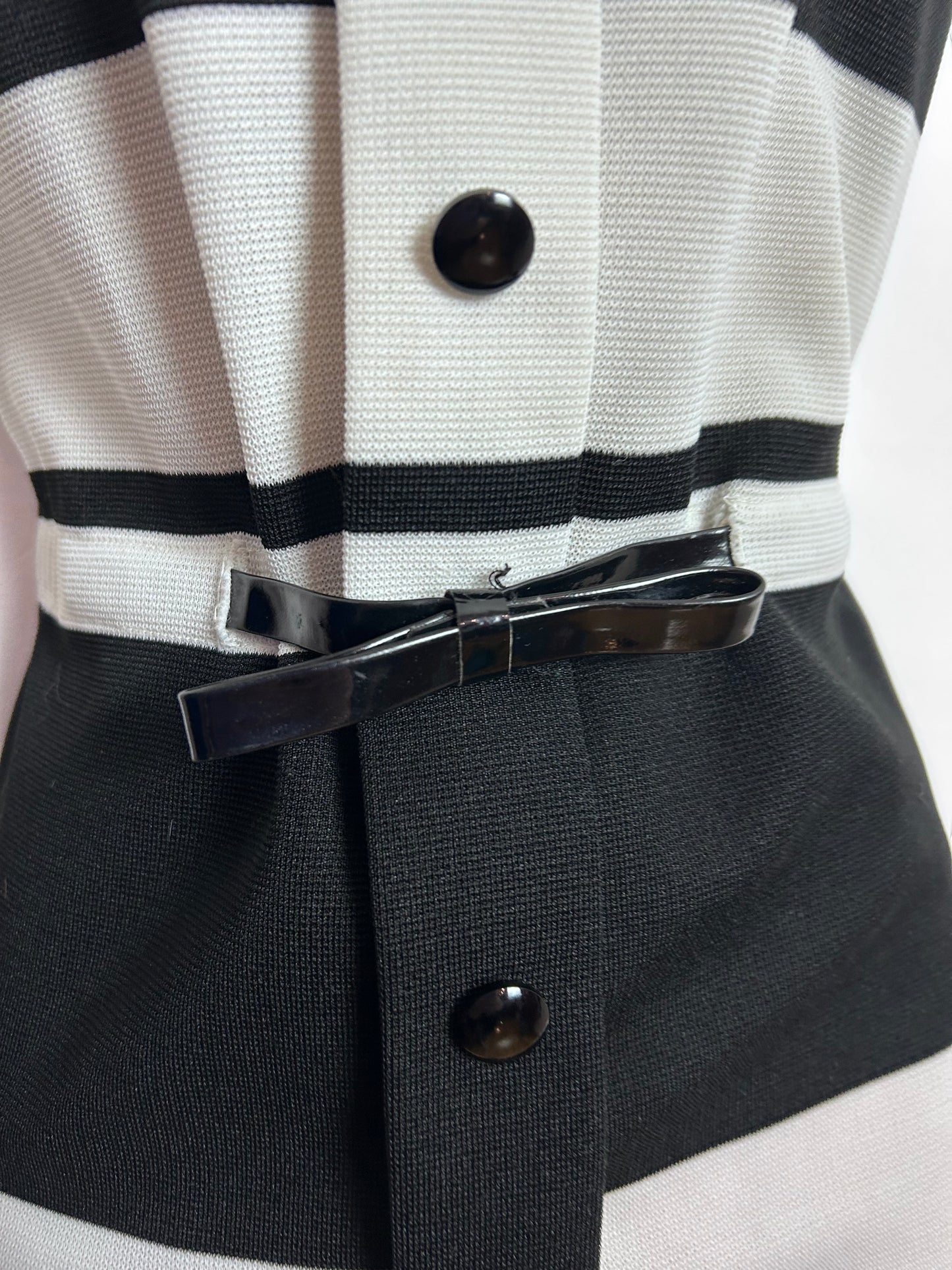 Vintage 1960s LIZA PETA Size 8 Black & White Monochrome Stripe Print Bow Detail Crimplene Mini Mod Dress