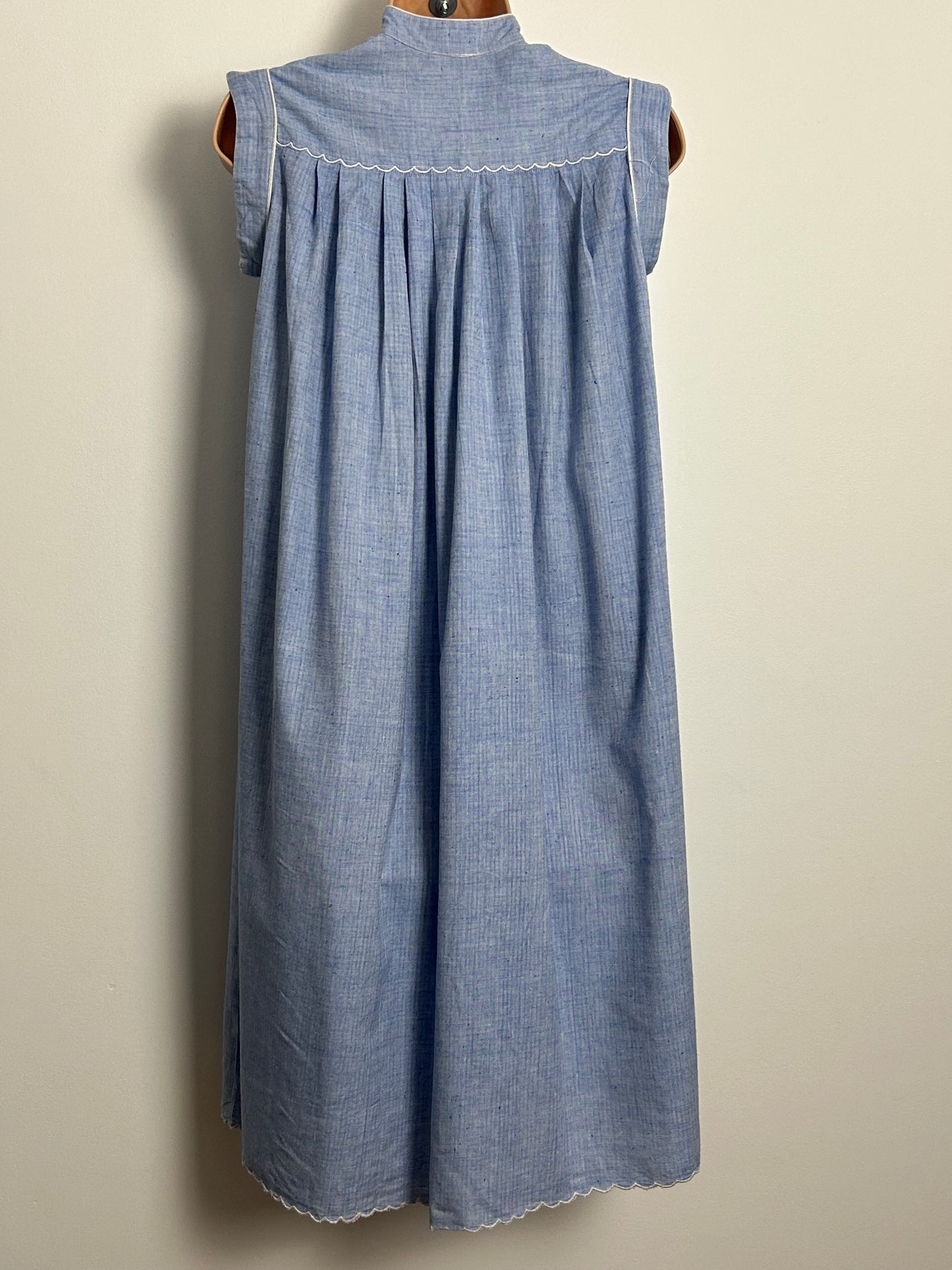 Vintage 1970s ROSHAFI Size 8 Pale Blue Chambray Pocket Detail Indian Cotton Smock Dress