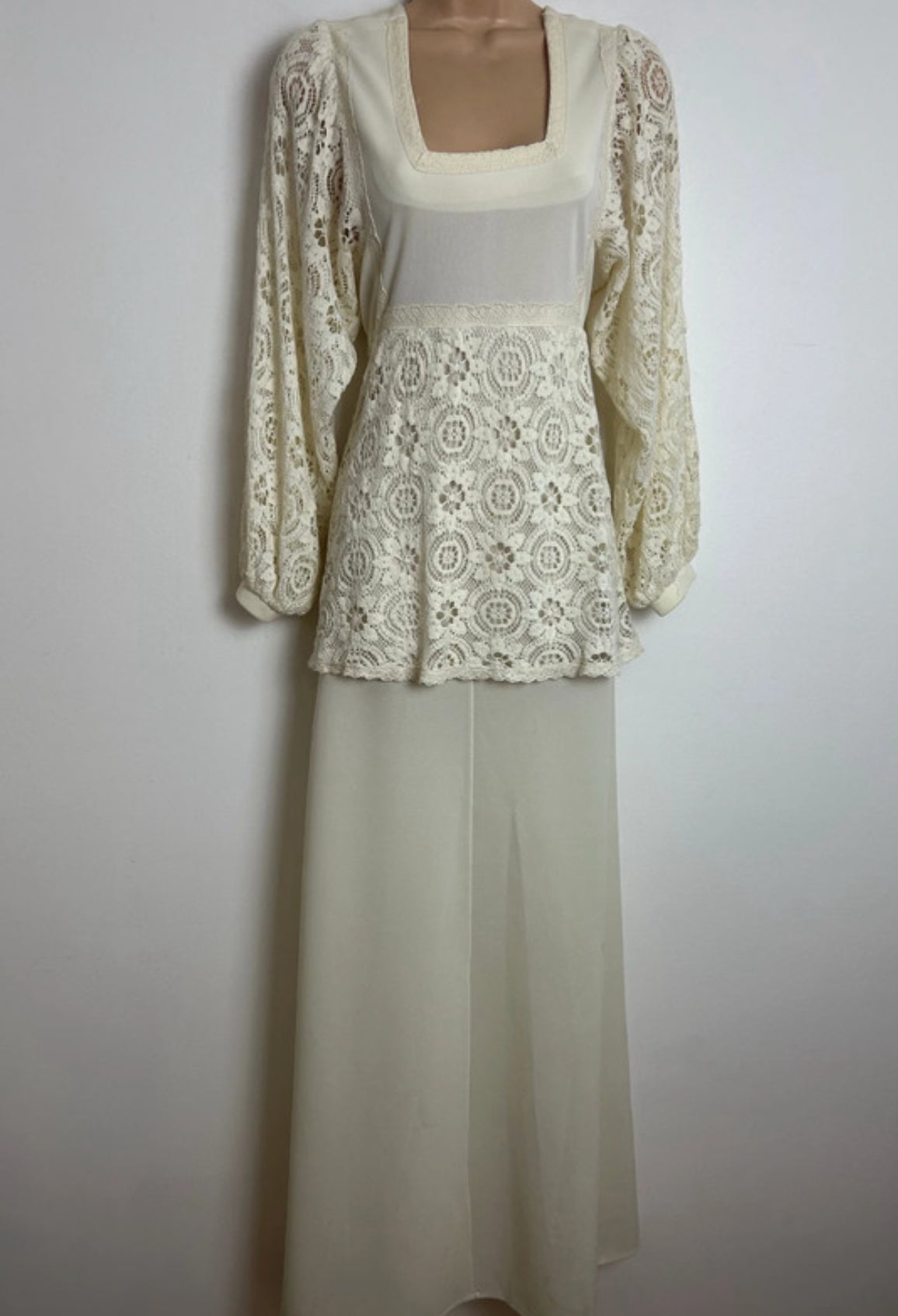 Vintage 1970s FREEMANS Size 10 Cream Lace Layered Long Sleeve Boho Occasion Maxi Dress