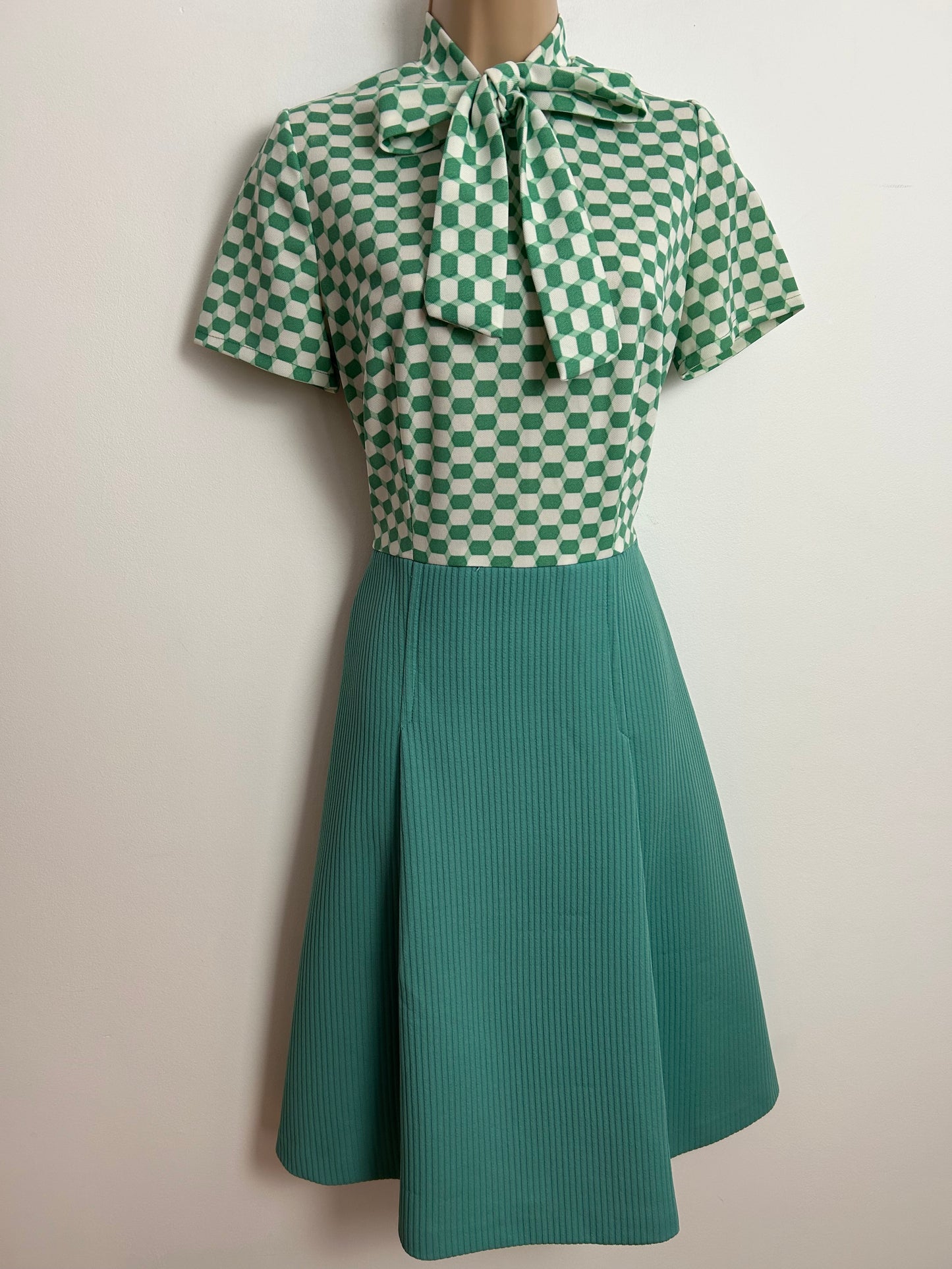 Vintage 1960s UK Size 10 Mint Green & White Geo Print Pussy Bow Mod Dress & Matching Jacket