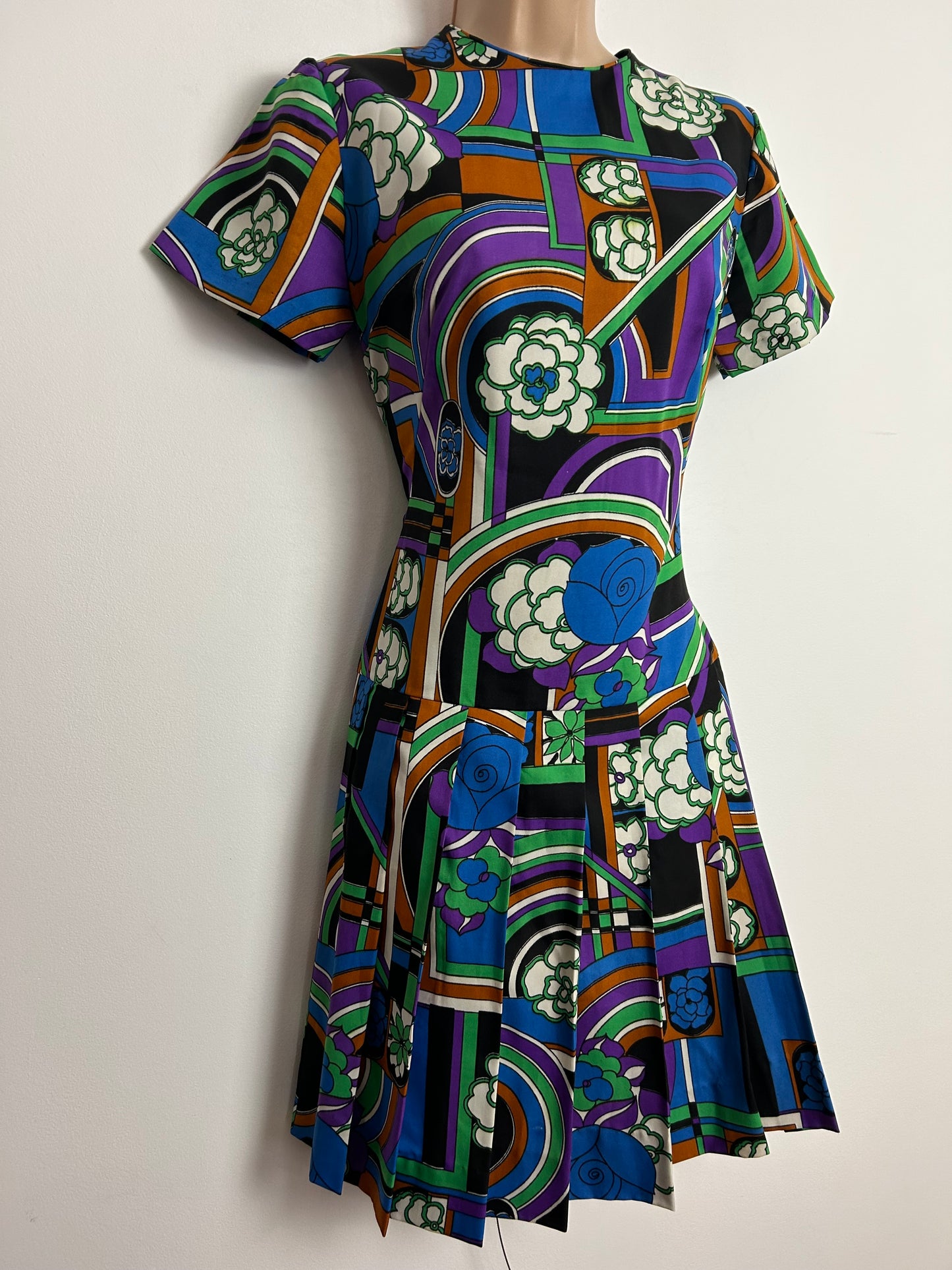 Vintage 1960s Size 8-10 Blue Purple Rust & Green Abstract Floral & Stripe Print Pleated Mod Shift Dress