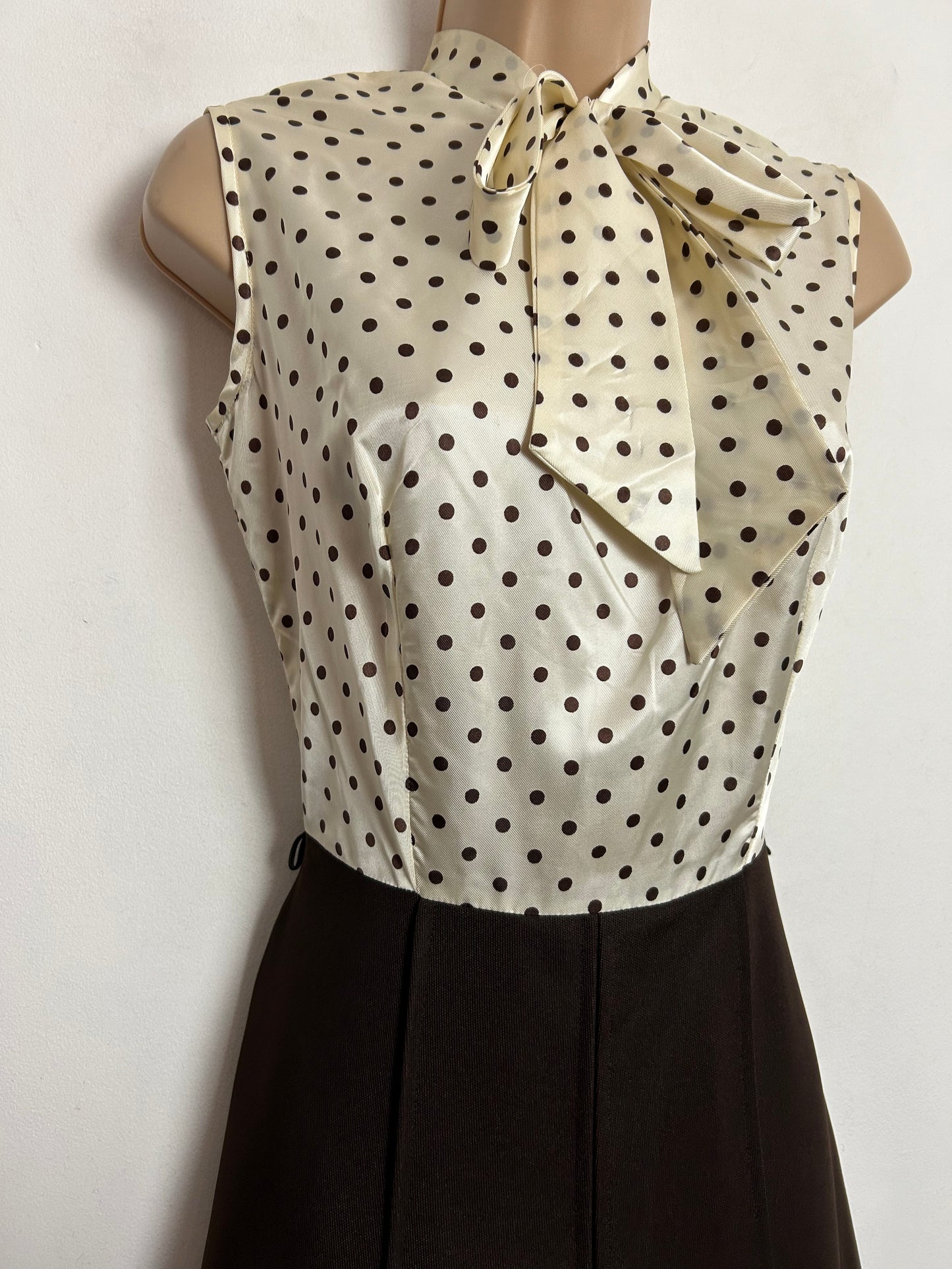 Vintage 1960s HAREM UK Size 8 Brown & Cream Polka Dot Print Sleeveless Pussy Bow Mod Dress