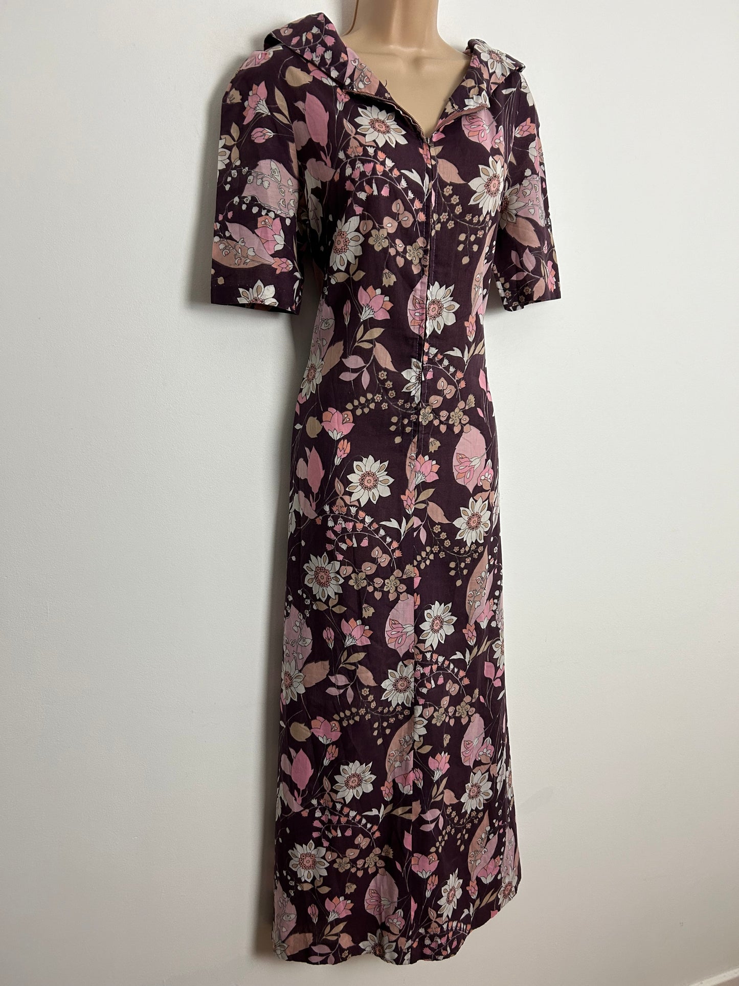Vintage 1970s UK Size 12 Plum Purple Pink & White Floral Print Zip Front Hooded Short Sleeve Maxi Dress