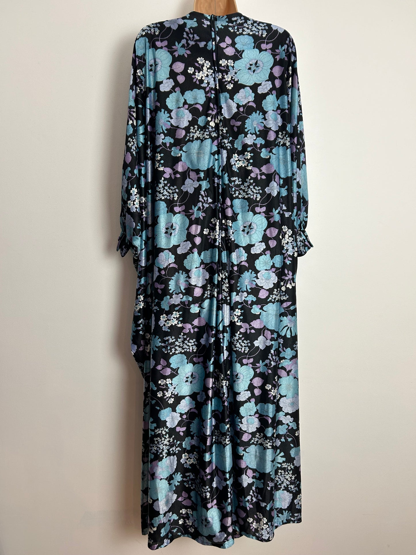 Vintage 1970s RICHARD SHOPS One Size Up To Size 18/20 Black Blue & Grey Floral Print Wide Sleeve Kaftan Maxi Dress (Size 10-14 With Concealed Waist Strap Fastened)