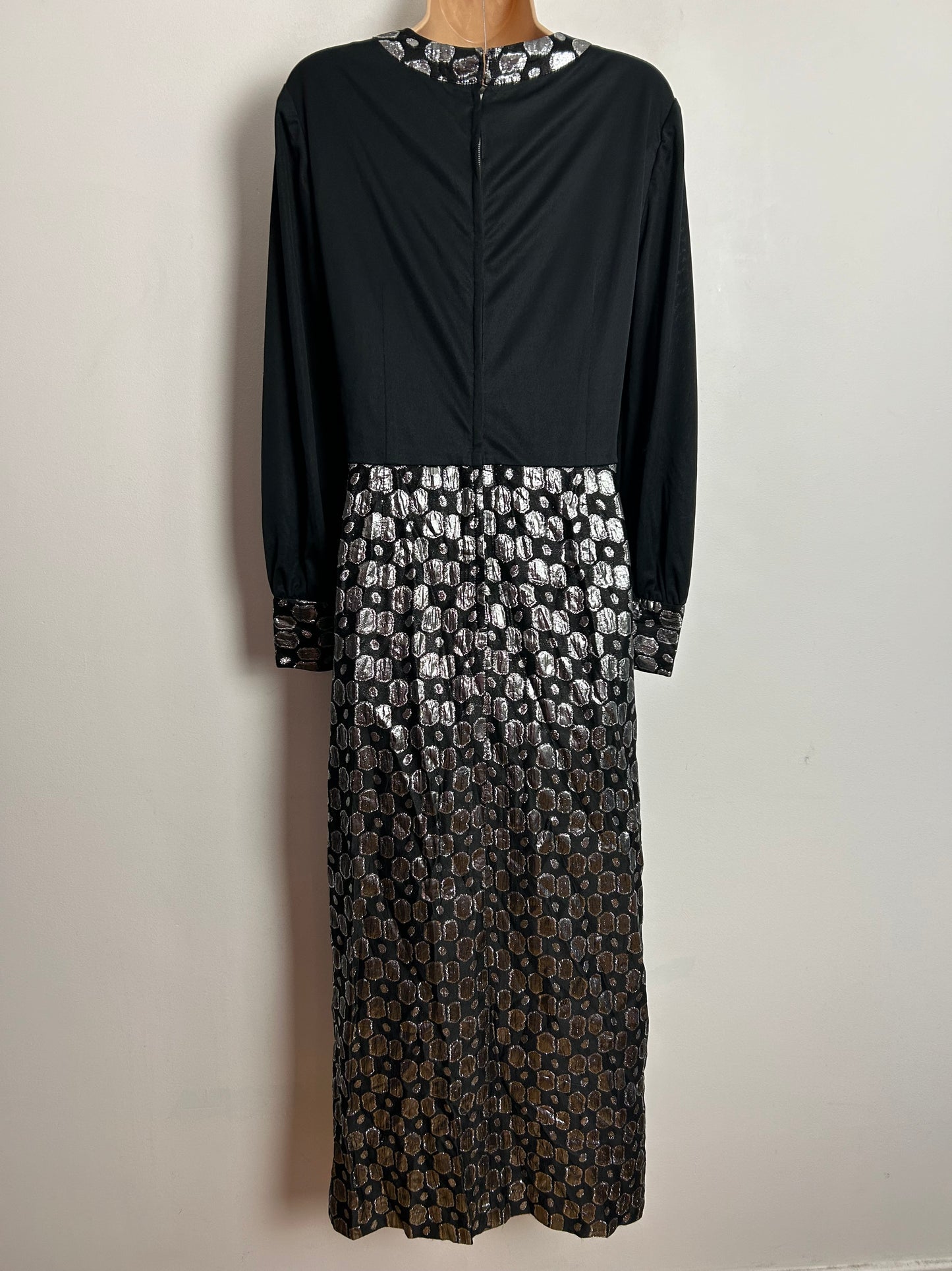 Vintage 1970s MI SIZE UK Size 14-16 Black & Metallic Silver Lurex Abstract Pattern Long Sleeve Occasion Maxi Dress