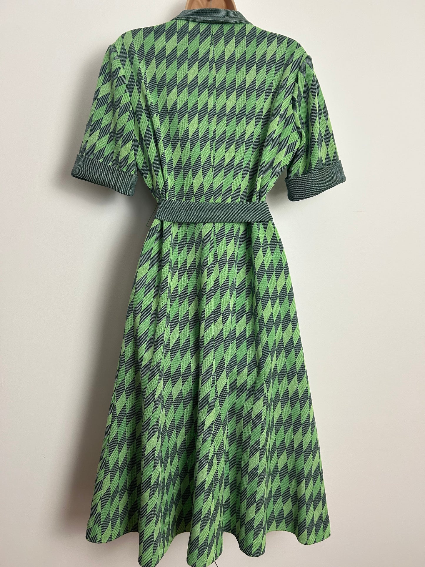 Vintage 1970s Size 14 Green & Navy Blue Diamond Print Short Sleeve Belted Fit & Flare Mod Day Dress