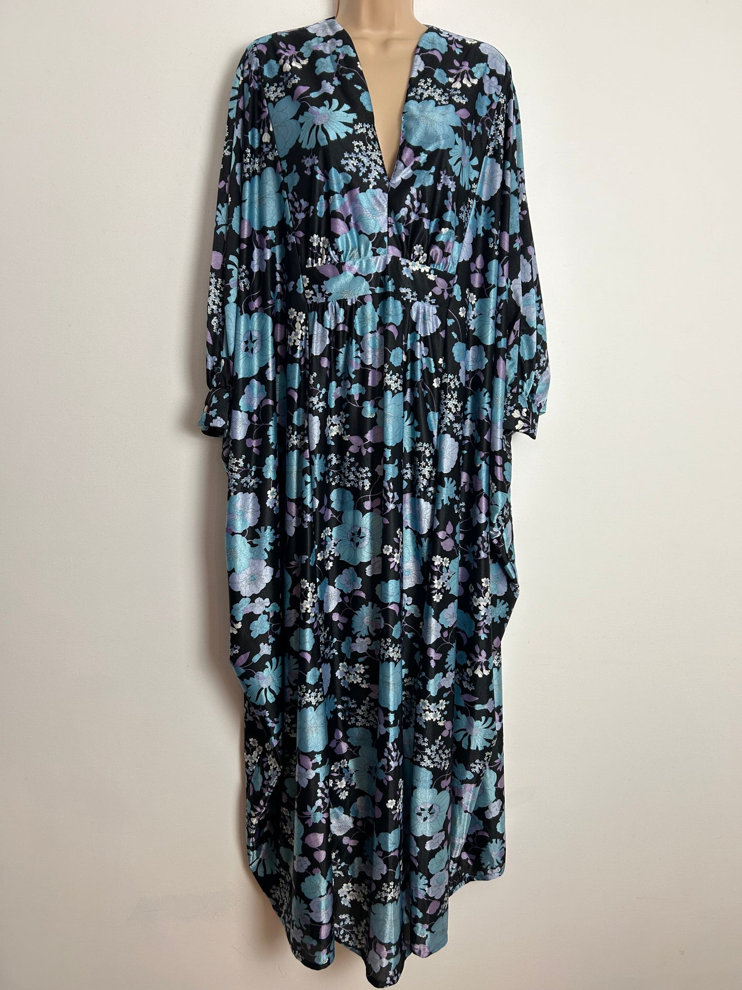 Vintage 1970s RICHARD SHOPS One Size Up To Size 18/20 Black Blue & Grey Floral Print Wide Sleeve Kaftan Maxi Dress (Size 10-14 With Concealed Waist Strap Fastened)