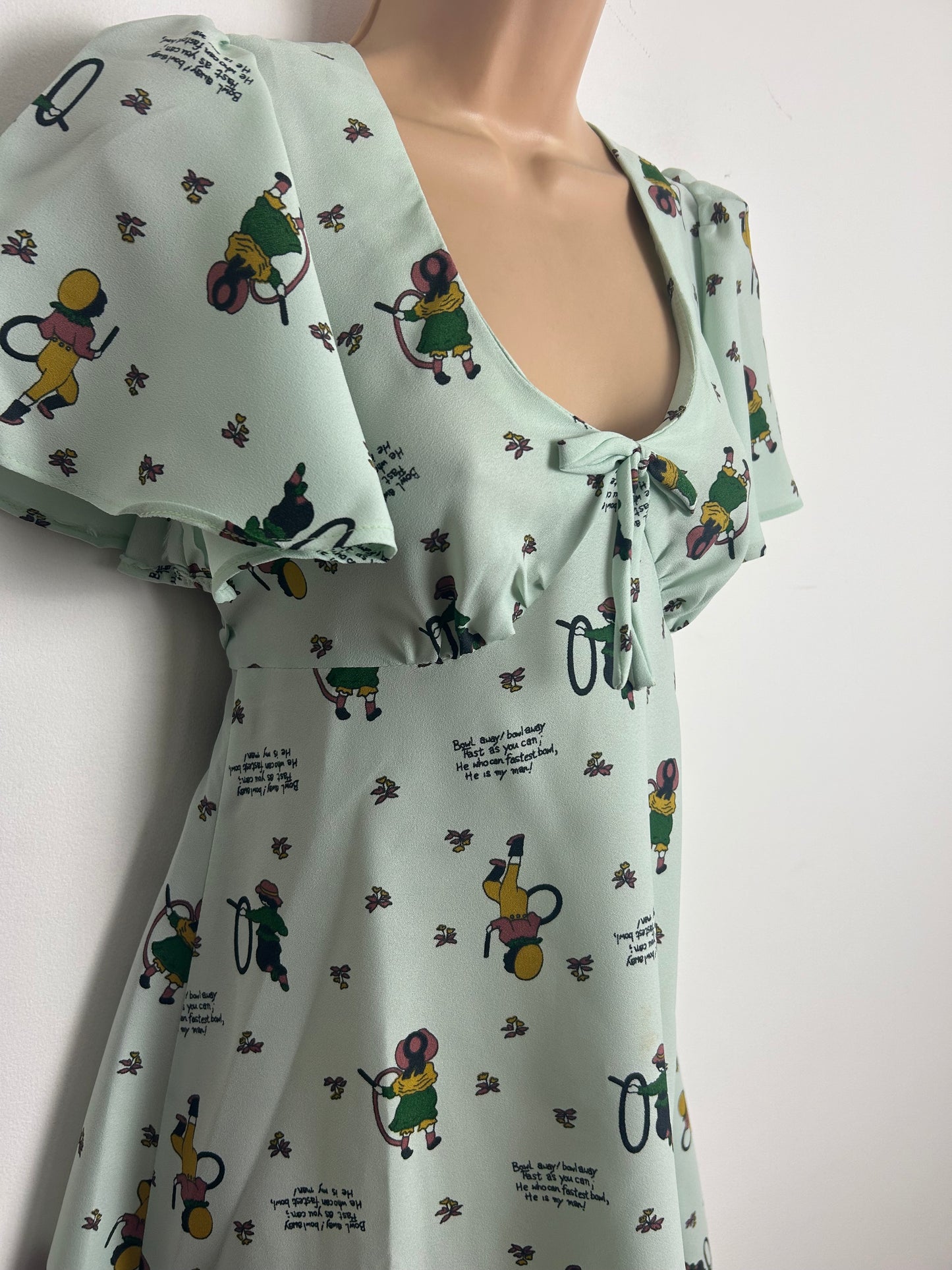 Vintage Late 60s/Early70s Size 6 Pale Mint Green Folk Song Lyrics Hoop Rolling Novelty Print Dress