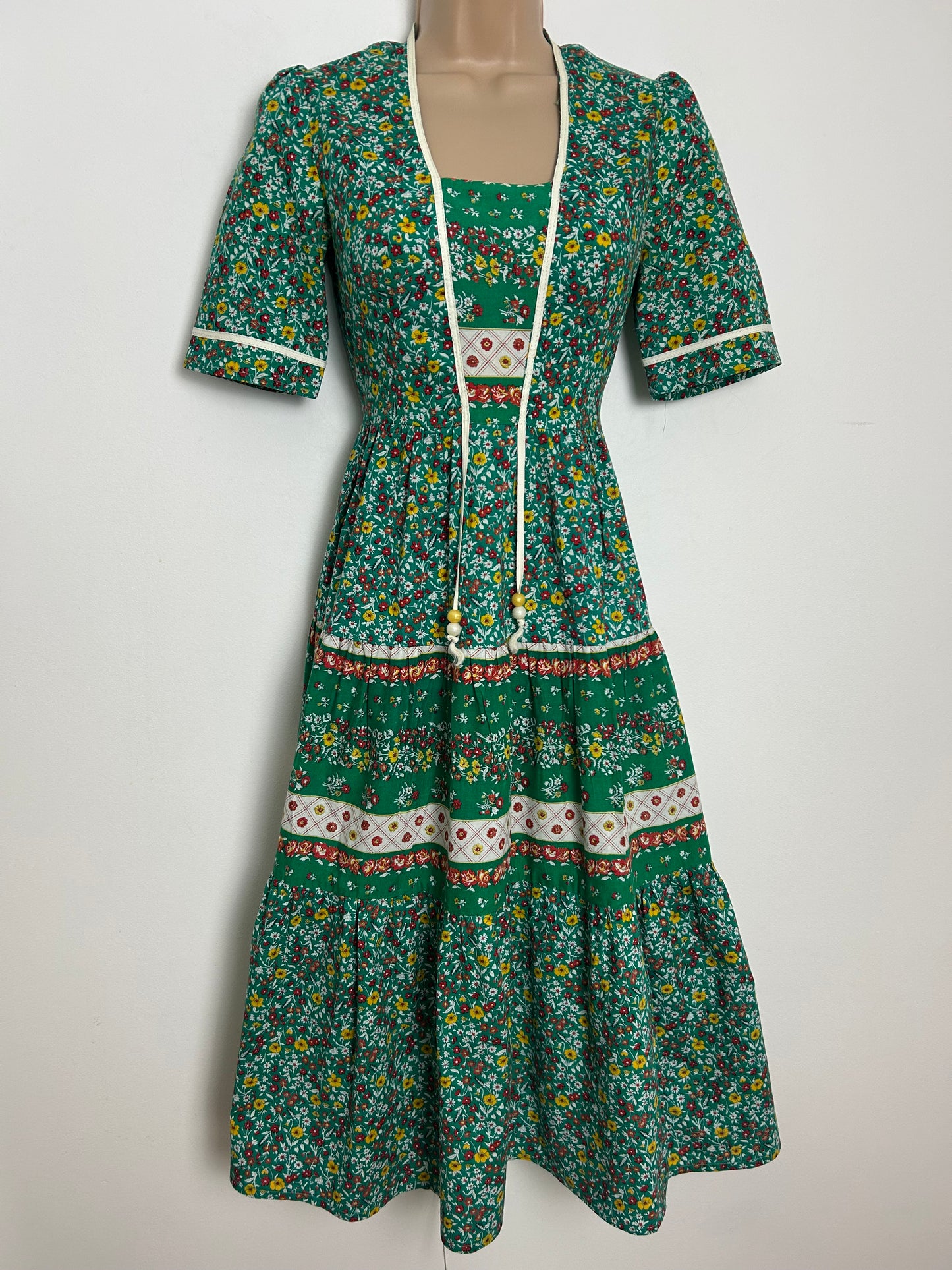 Vintage 1970s RICHARD SHOPS Size 6 Green Red & Yellow Ditsy Floral Print Cotton Boho Day Dress