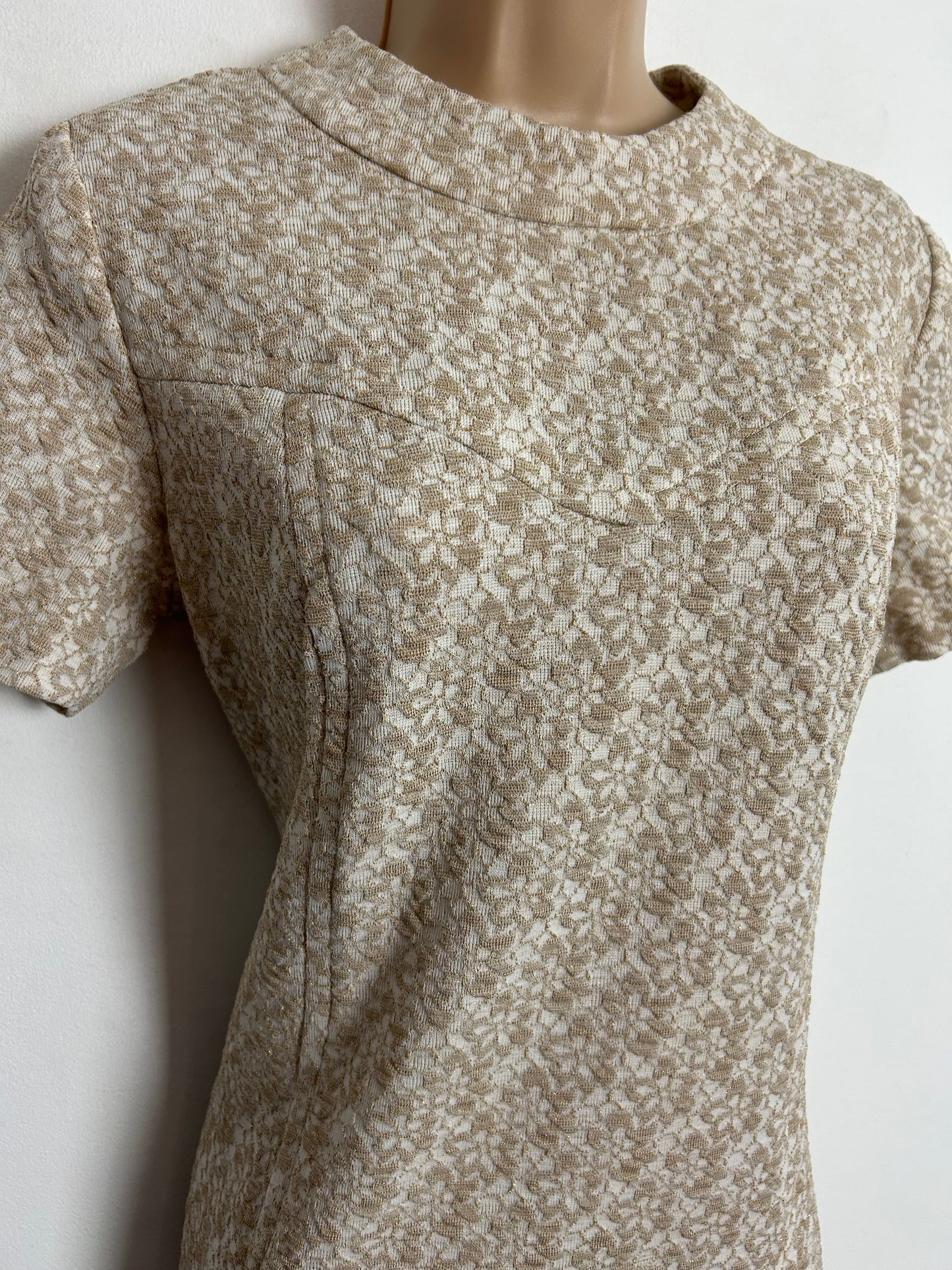 Vintage 1960s UK Size 10-12 Cream & Pale Gold Floral Crimplene Short Sleeve Mod Party Shift Dress