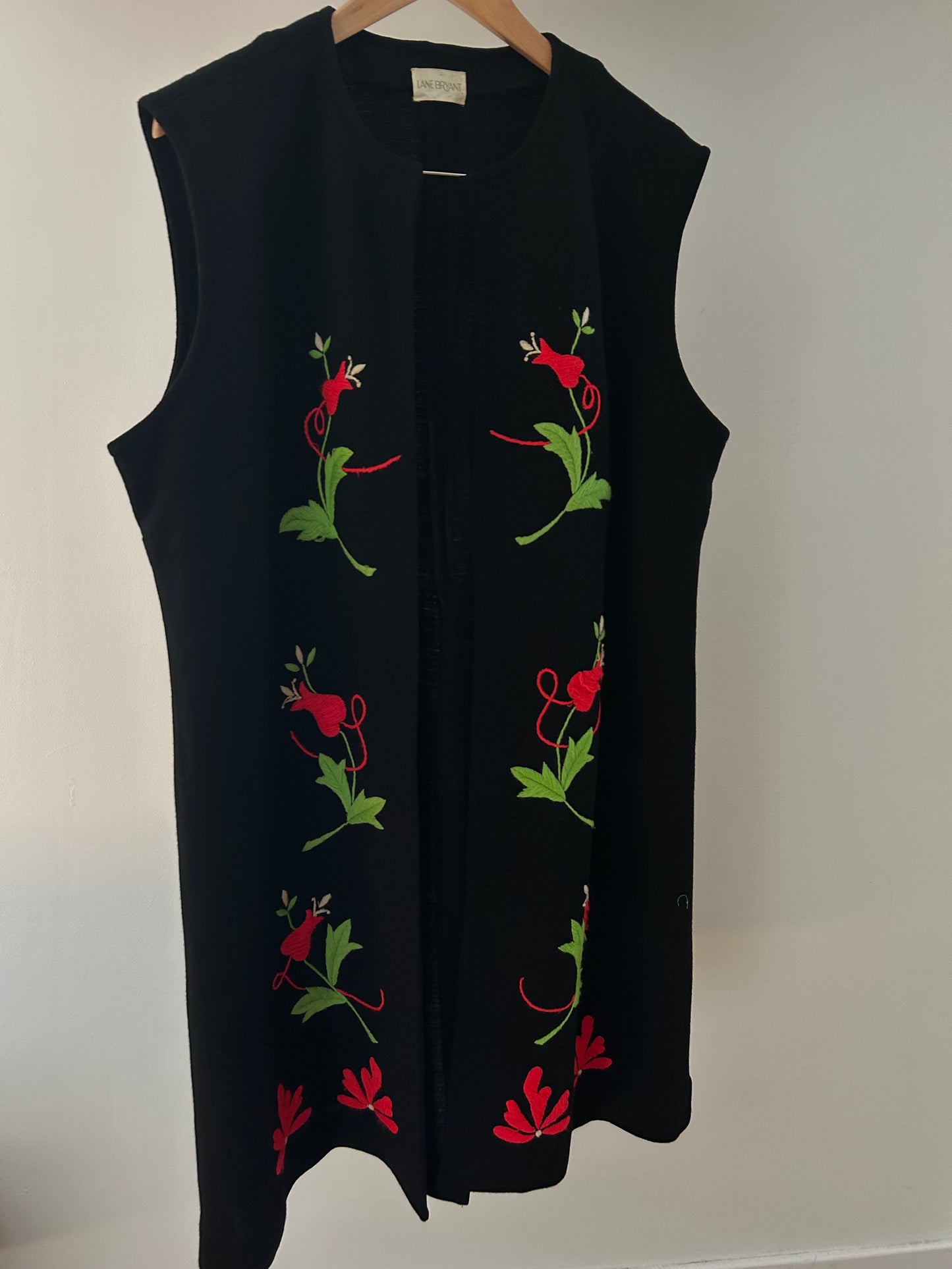 Vintage 1970s LANE BRYANT Up To Size 18 Black Sleeveless Red & Green Floral Embroidered Detail Open Fronted Long Waistcoat (Copy)