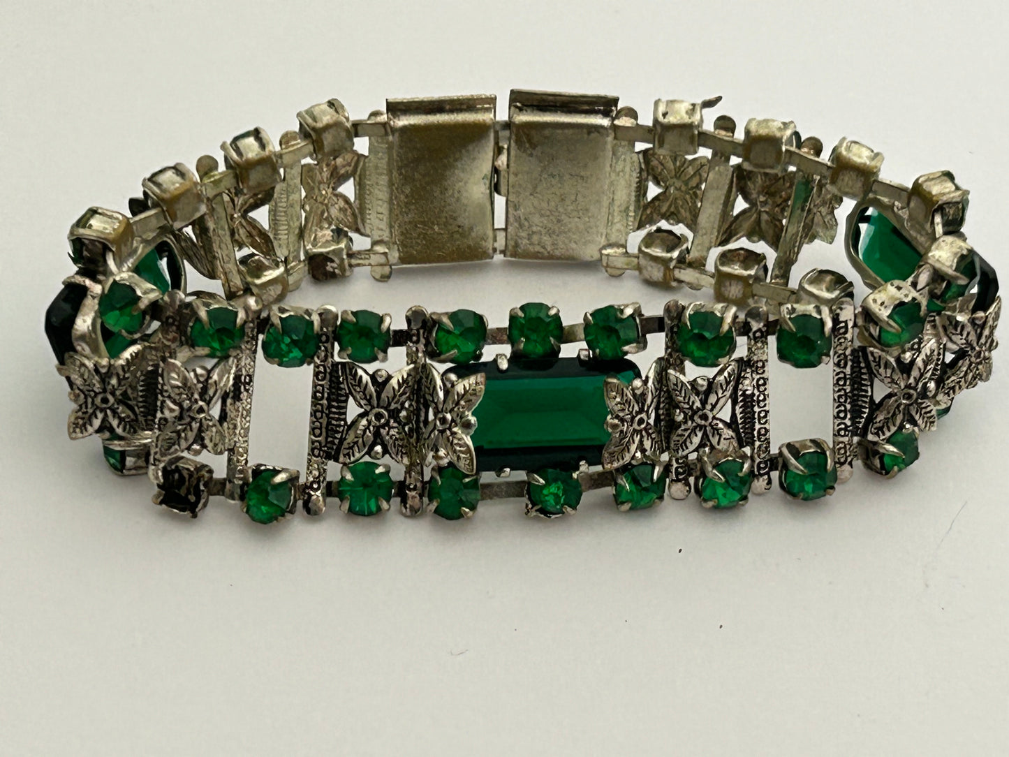 Vintage 1960s Silver Tone Flower Detail Green Glass Stone Panelled Link Bracelet