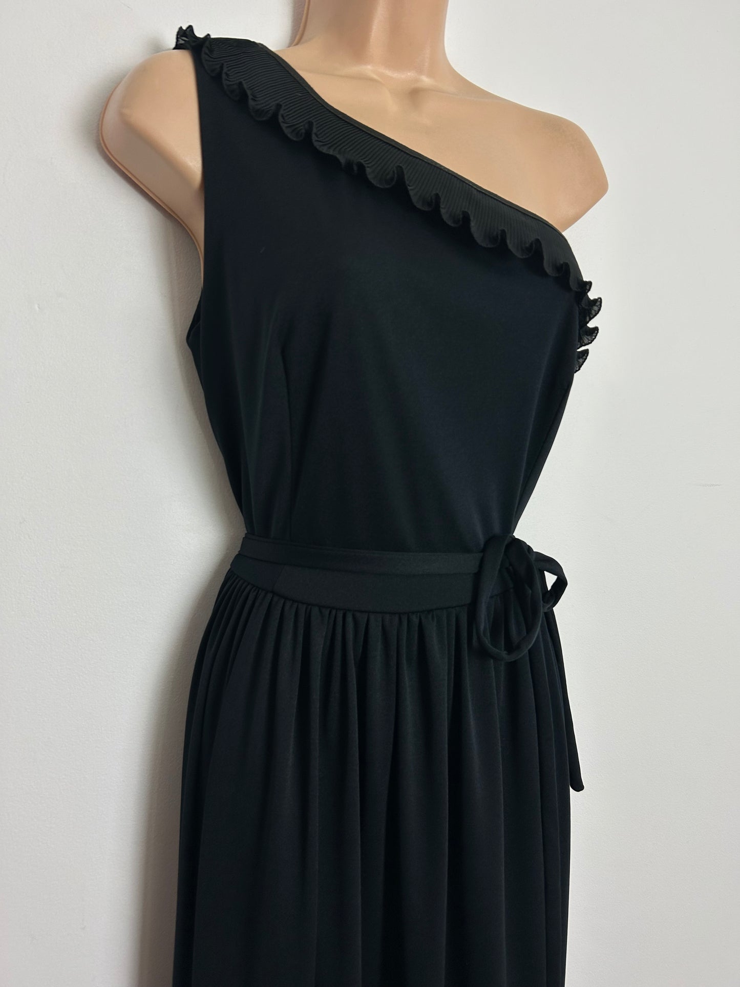 Vintage 1970s Size 10 Black Plisse Pleat Ruffle Collar Detail One Shoulder Belted Occasion Maxi Dress