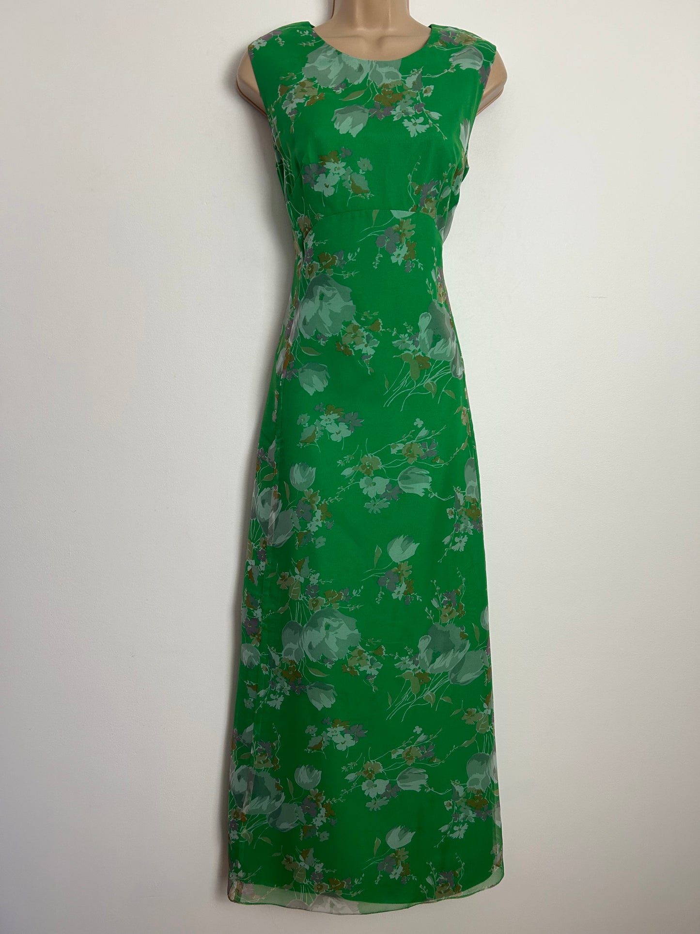 Vintage 1970s SILVERSTAR Size 8-10 Green Floral Print Sleeveless Chiffon Maxi Dress