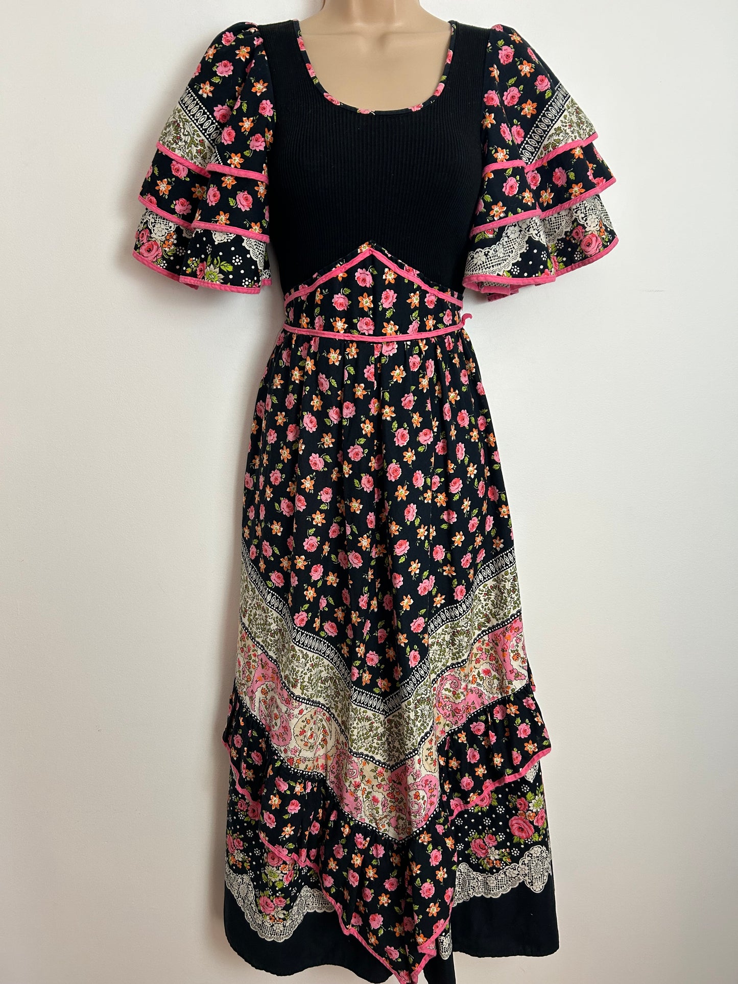 Vintage 1970s CLOCKHOUSE Size 6-8 Black Pink & Orange Floral Cotton Prairie Boho Midi Dress