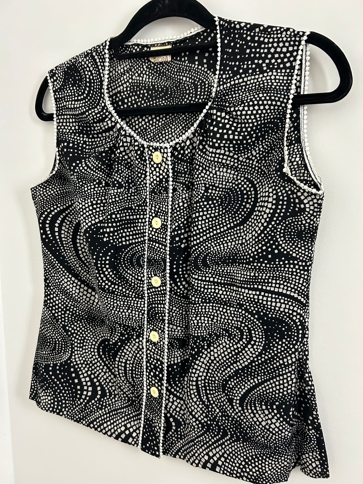 Vintage 1970s JACOB Size 12 Pretty Black & White Abstract Geo Print Sleeveless Blouse/Top
