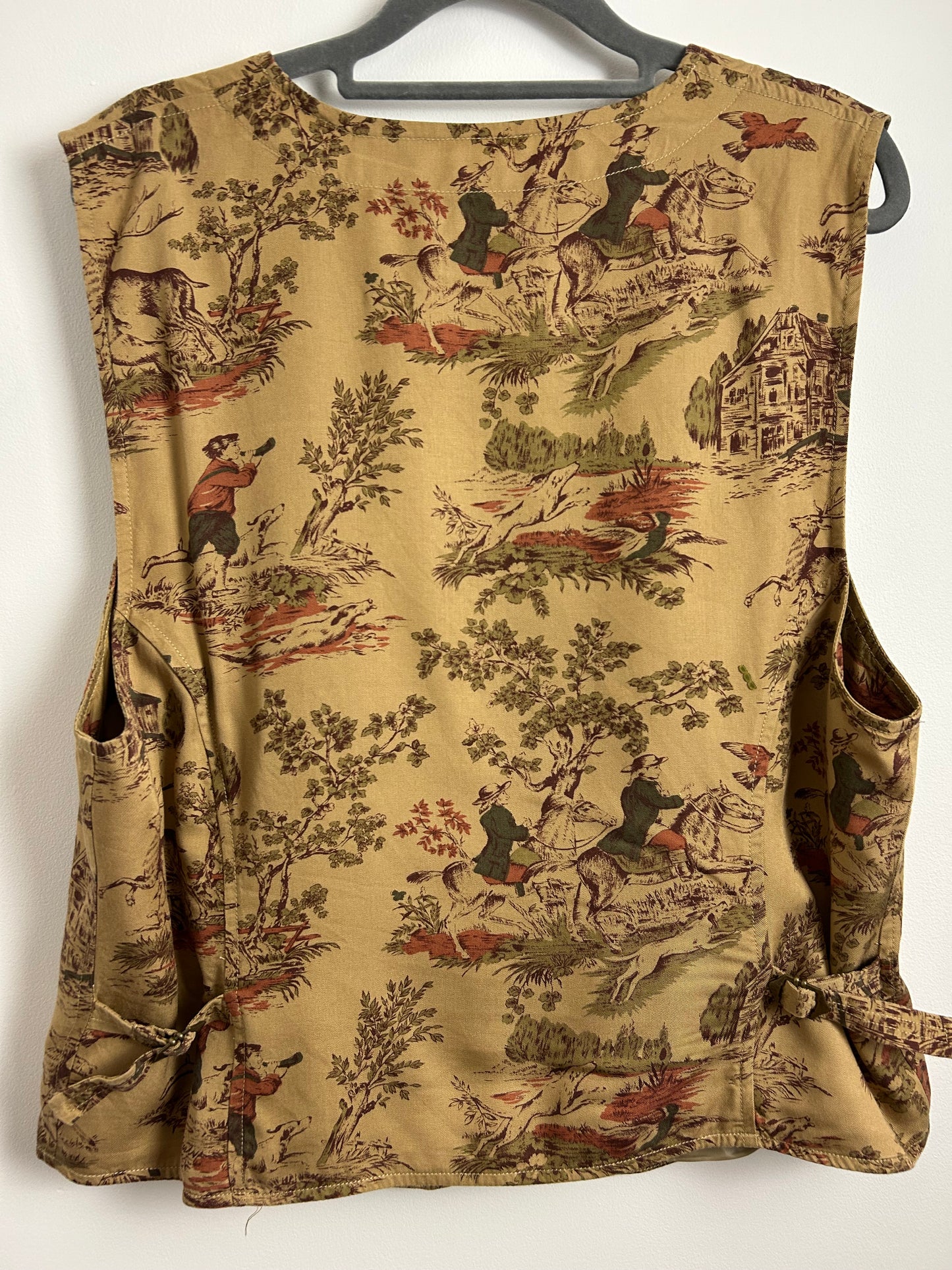 Vintage 1980s LIZ WEAR BY LIZ CLAIBORNE UK Size 12-14 Sandy Beige Deer Forest Scene Novelty Print Waistcoat