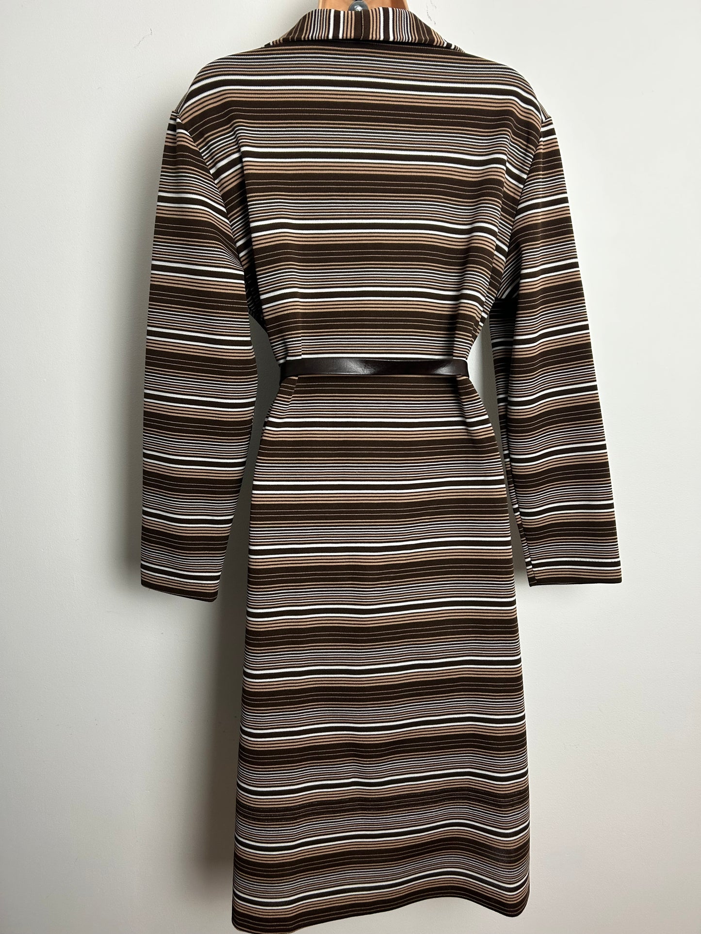 Vintage 1970s C&A Size 16-18 Brown Beige & White Stripe Print Long Sleeve Belted Mod Day Dress