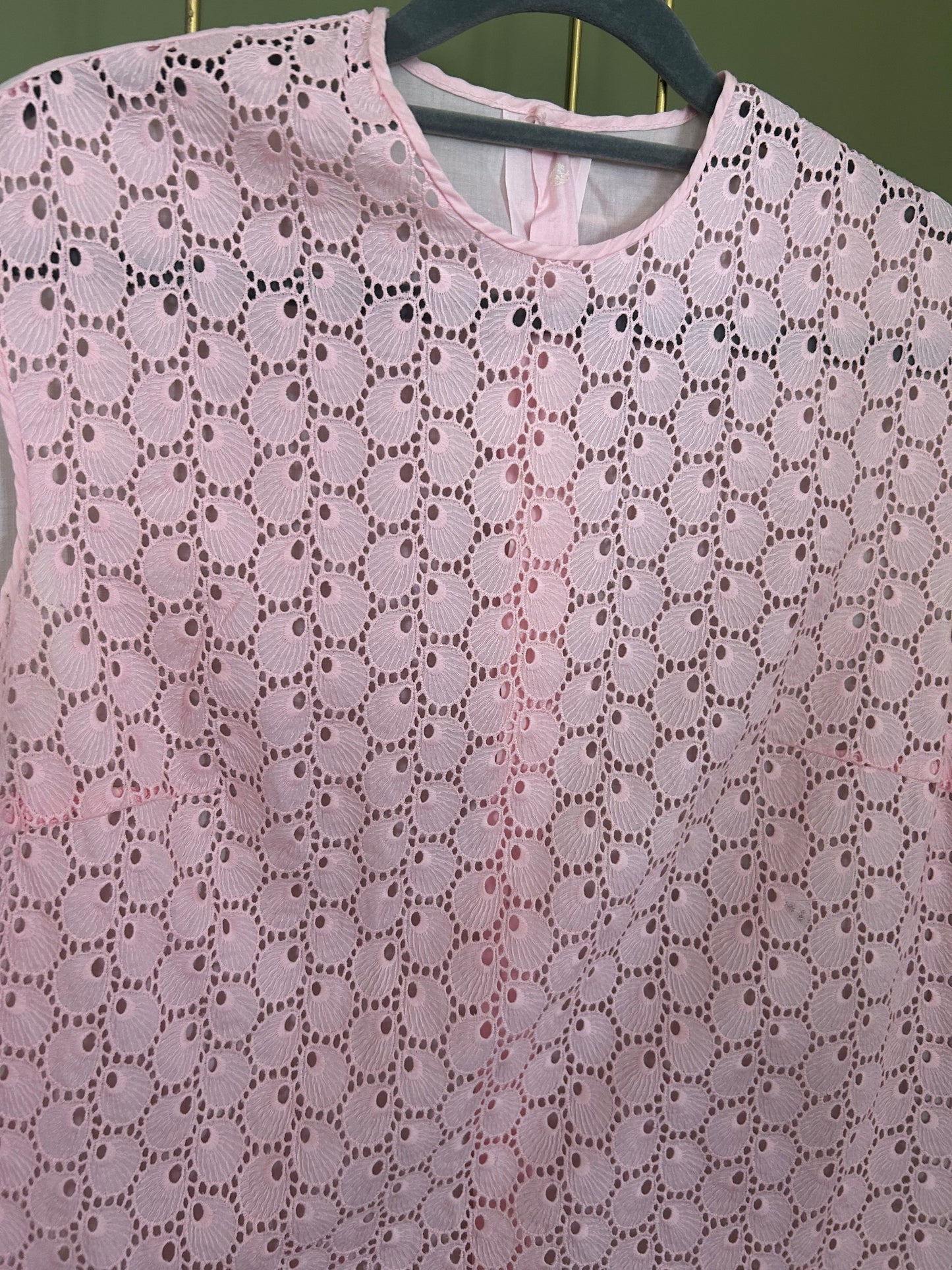 Vintage 1960s Approx Size 14 Pale Pink Lace Fronted Button Back Sleeveless Top