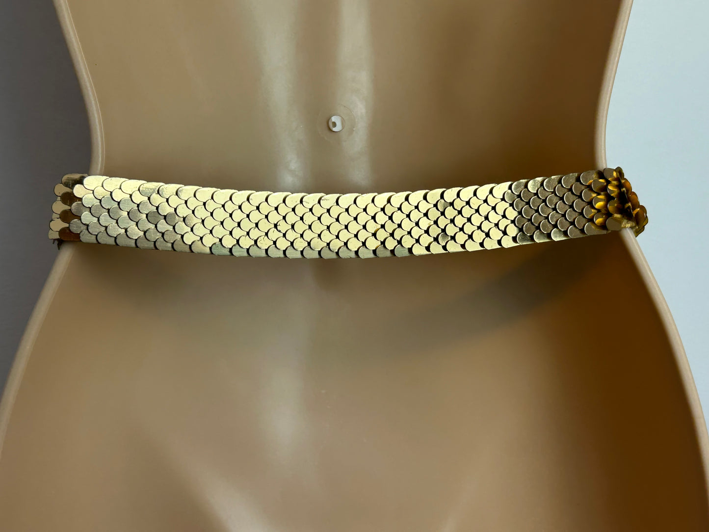 Vintage 1970s Gold Metal Fish Scale Stretchy Elasticated Belt 2.5cm Width