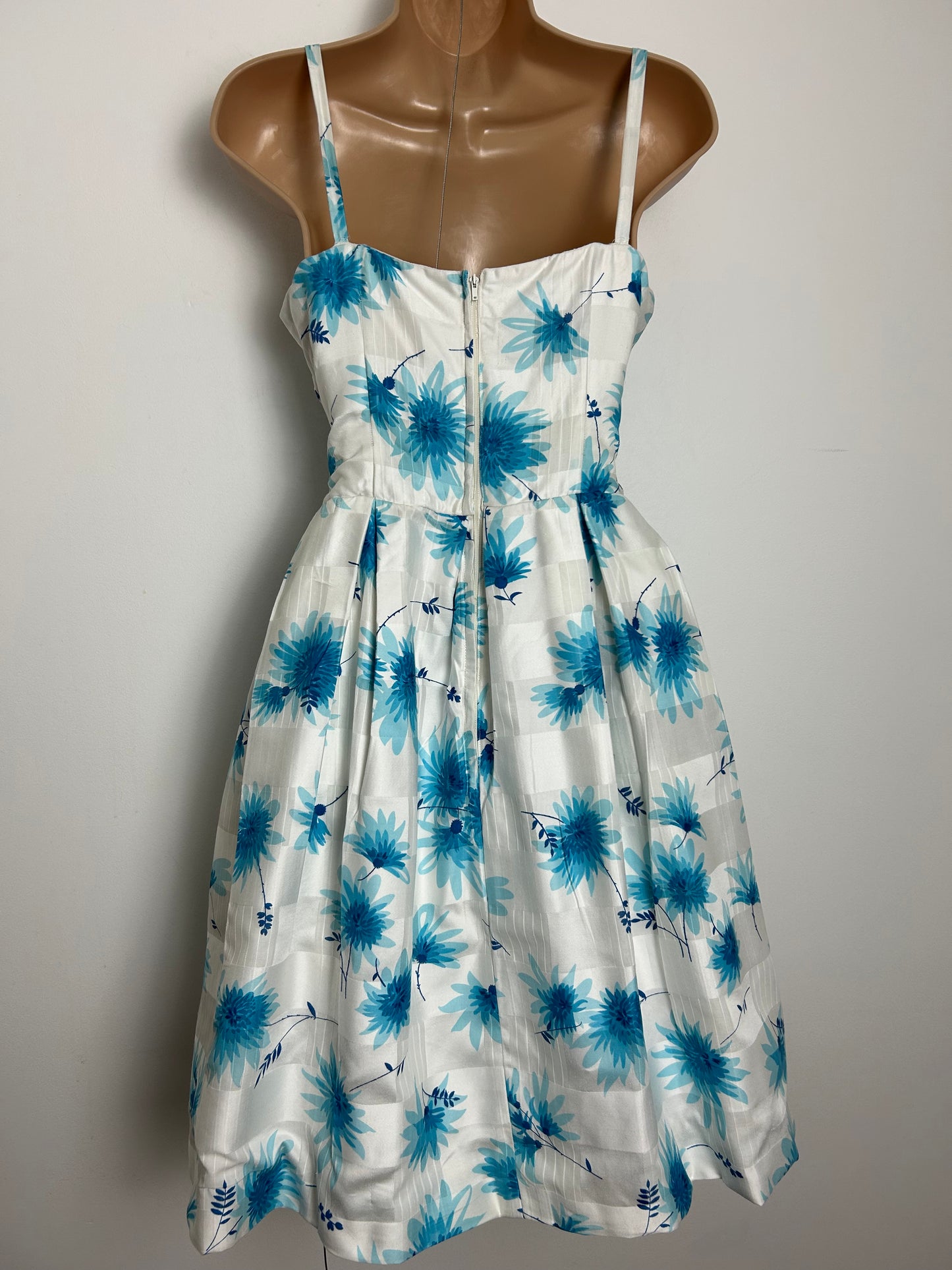 Vintage 1950s Size 6 White & Blue Floral Print Cotton Ruched Bust Pleated Summer Prom Party Dress