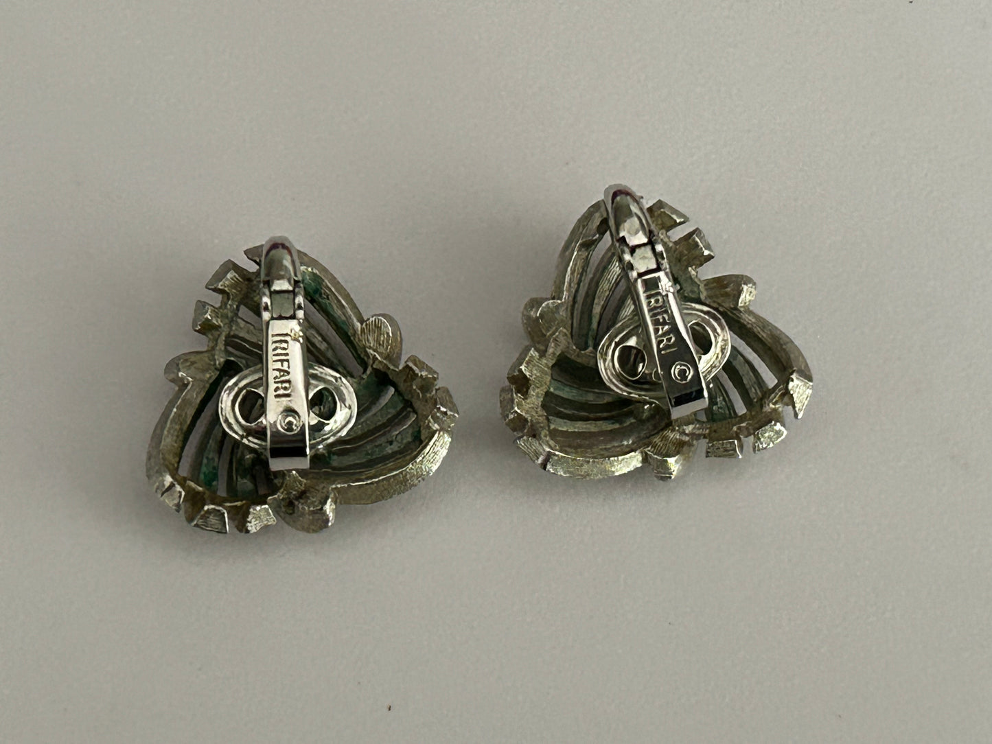 Vintage 1960s TRIFARI Silver Tone Matt Clip On Earrings